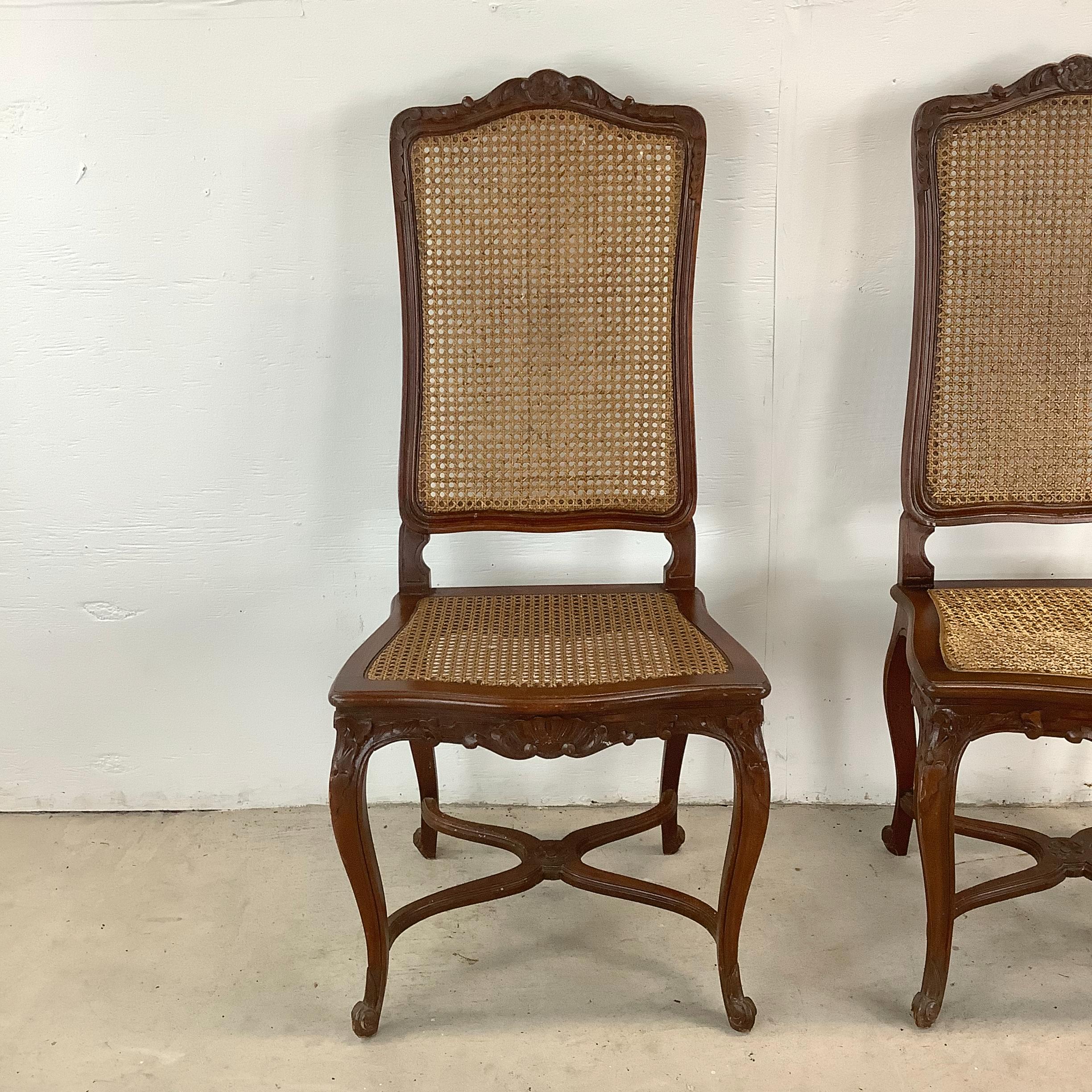 Chaises de salle à manger anciennes à dossier canné de style français - Lot de quatre en vente 3