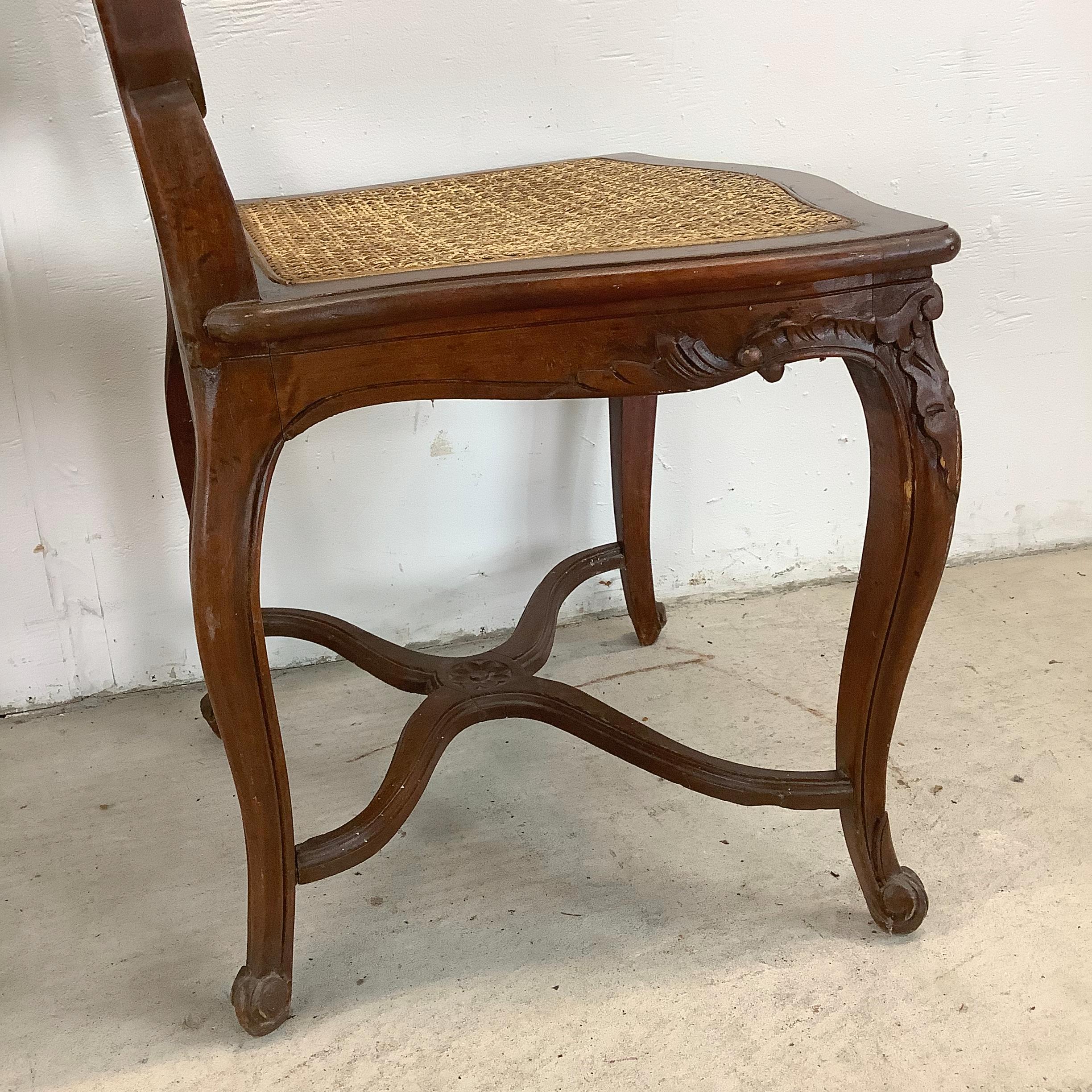 Chaises de salle à manger anciennes à dossier canné de style français - Lot de quatre en vente 4
