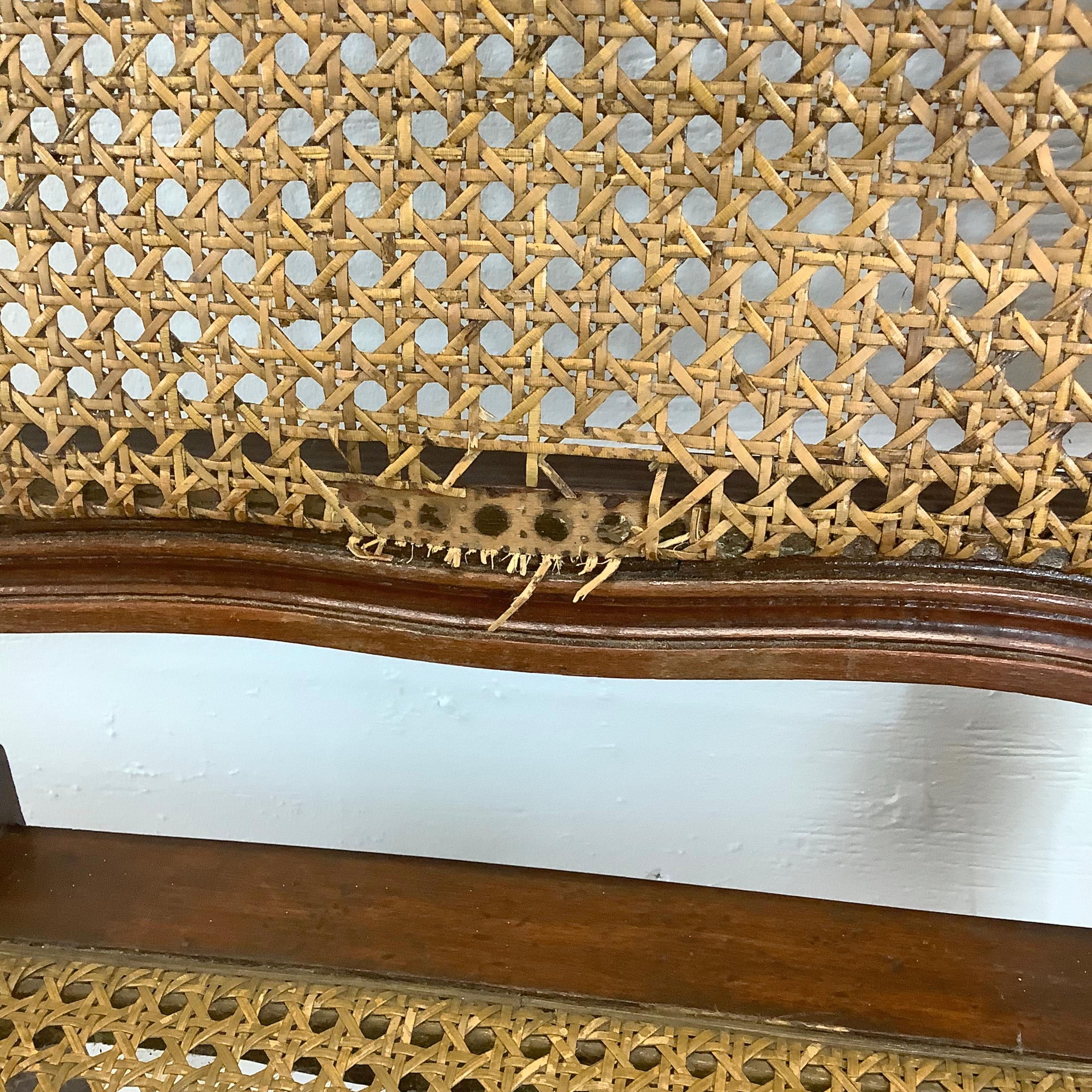 Chaises de salle à manger anciennes à dossier canné de style français - Lot de quatre en vente 11
