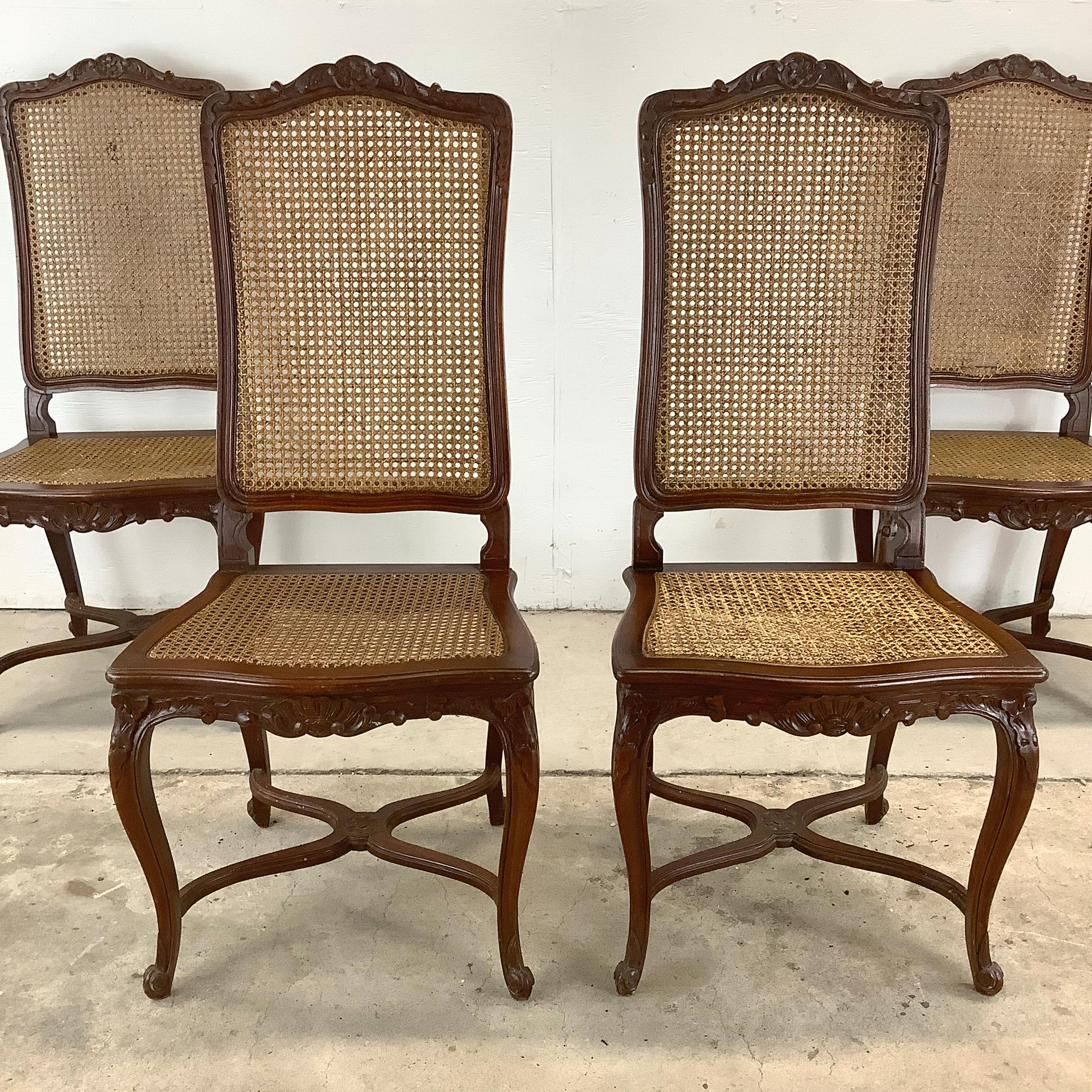 Louis XV Chaises de salle à manger anciennes à dossier canné de style français - Lot de quatre en vente
