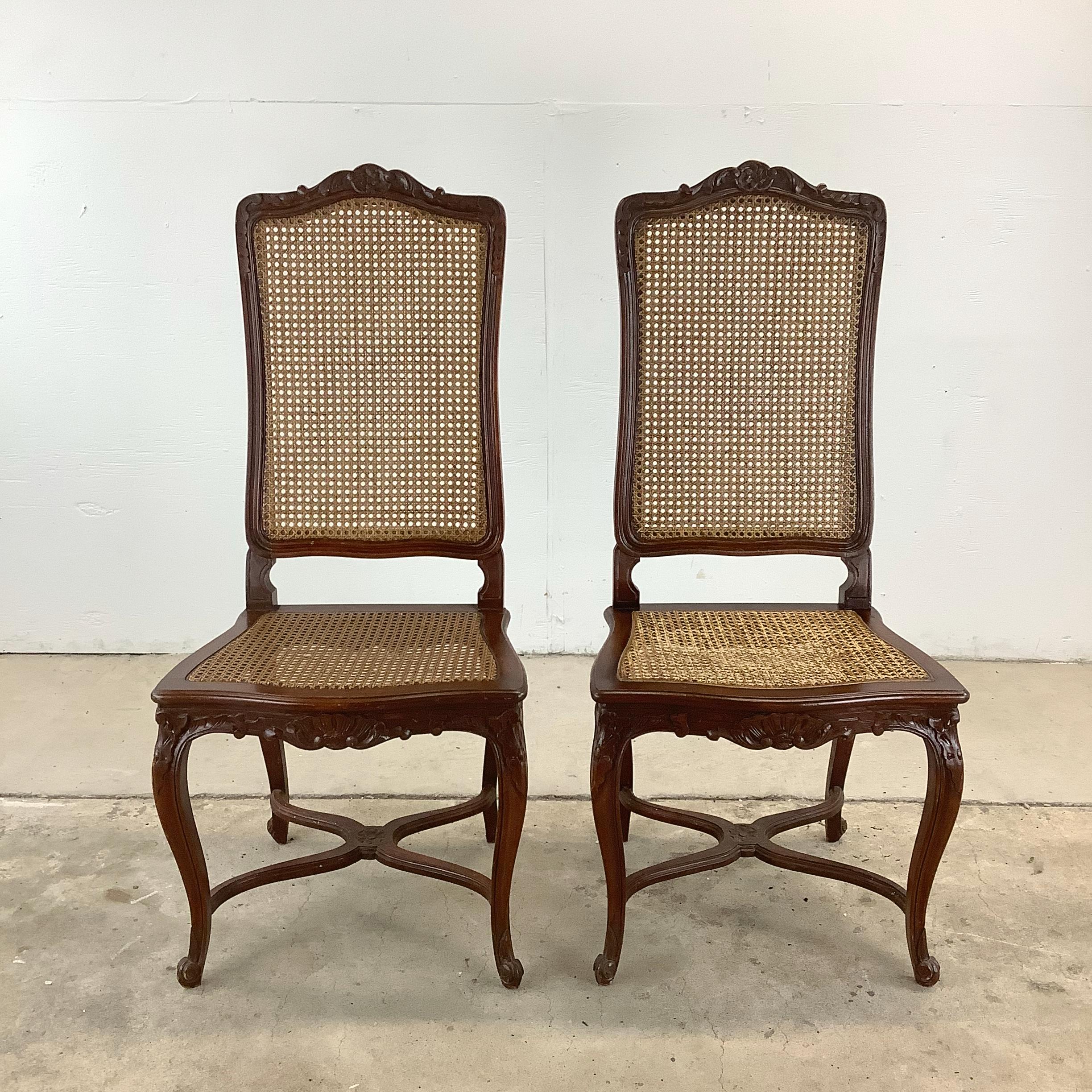 Espagnol Chaises de salle à manger anciennes à dossier canné de style français - Lot de quatre en vente