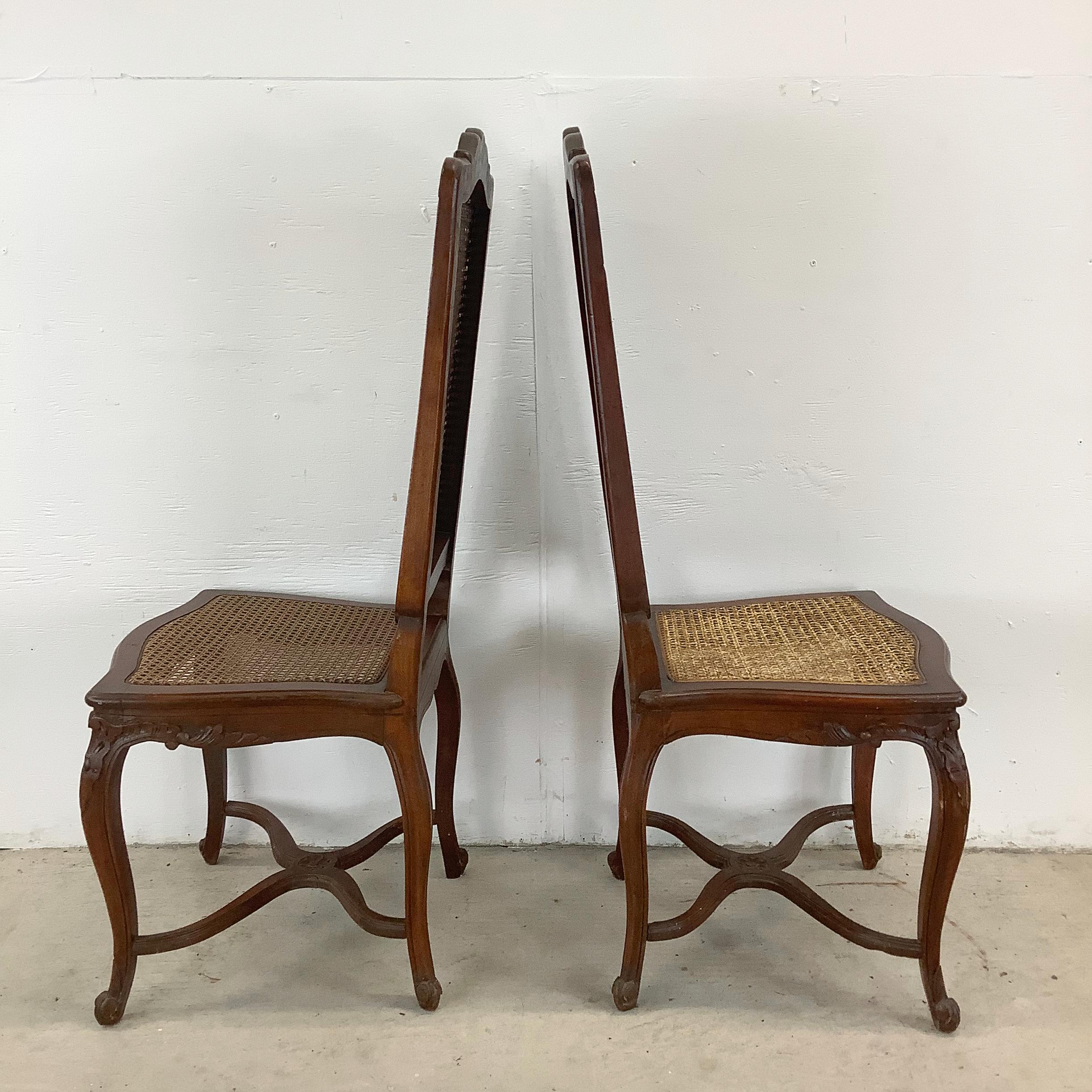 Chaises de salle à manger anciennes à dossier canné de style français - Lot de quatre en vente 1