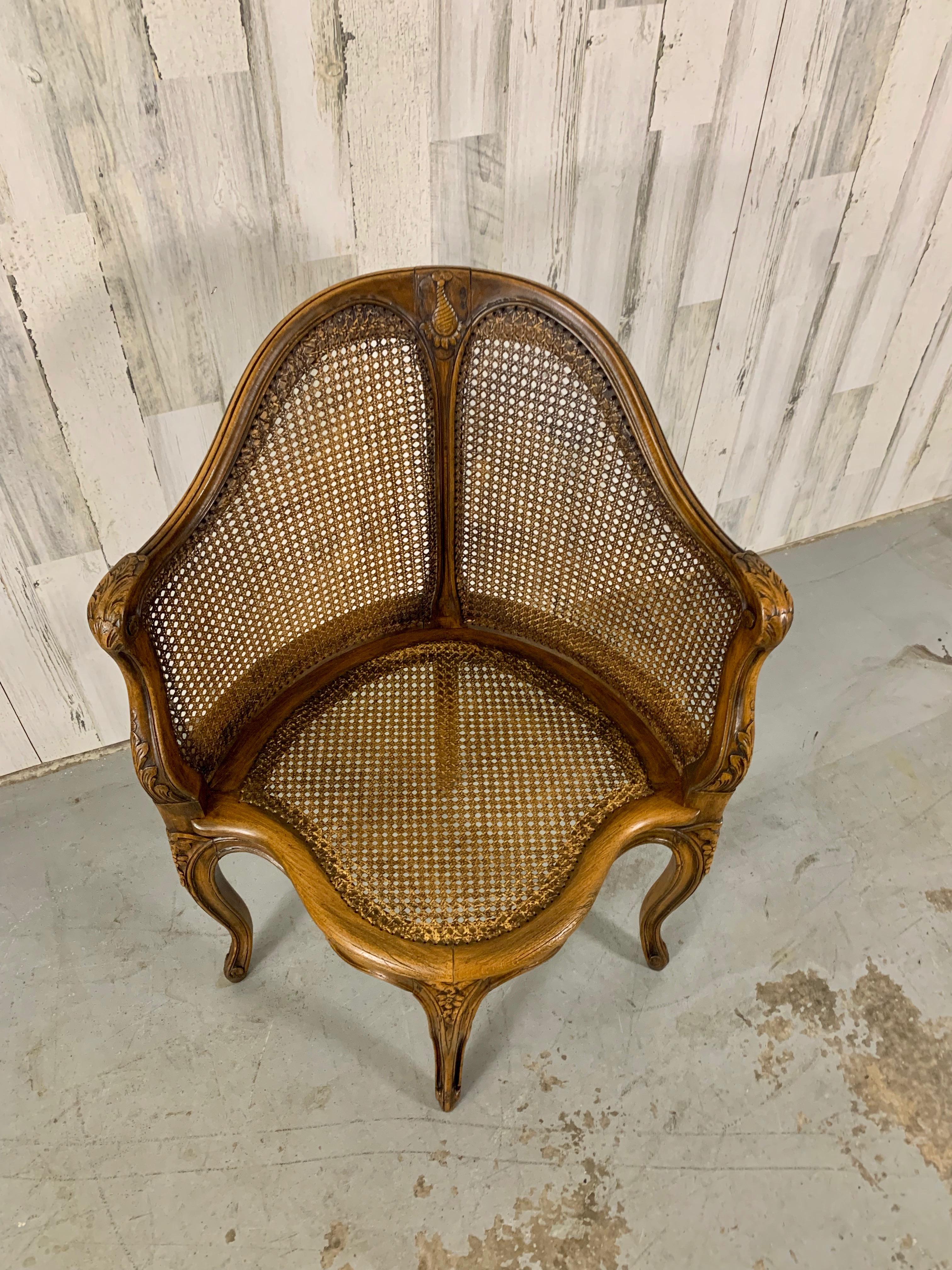 Canne Chaise d'angle en rotin antique en vente