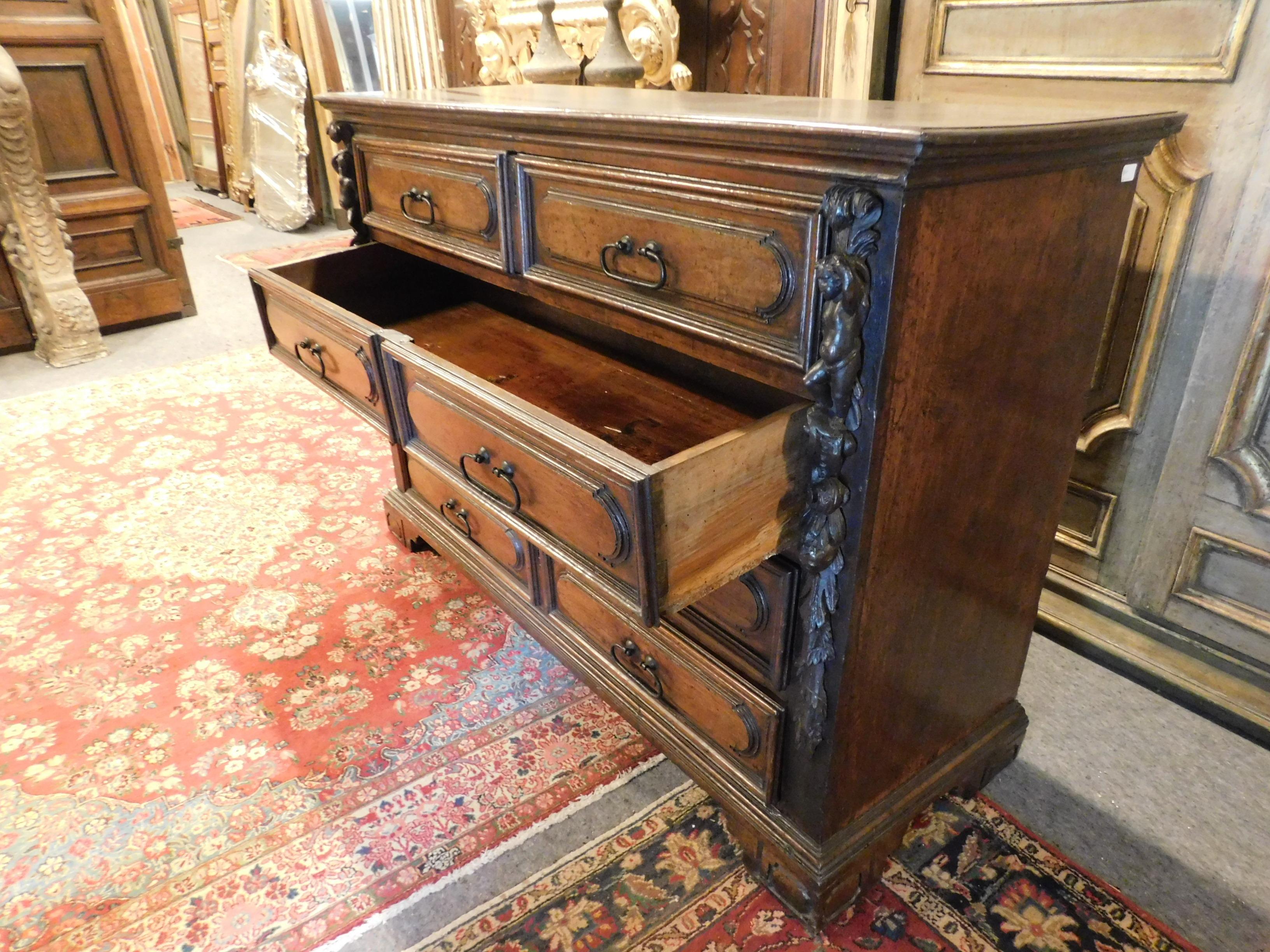 Antique Cantaran, Cabinet with Drawers, Walnut with Bambocci Sculptures, 1600 In Good Condition In Cuneo, Italy (CN)