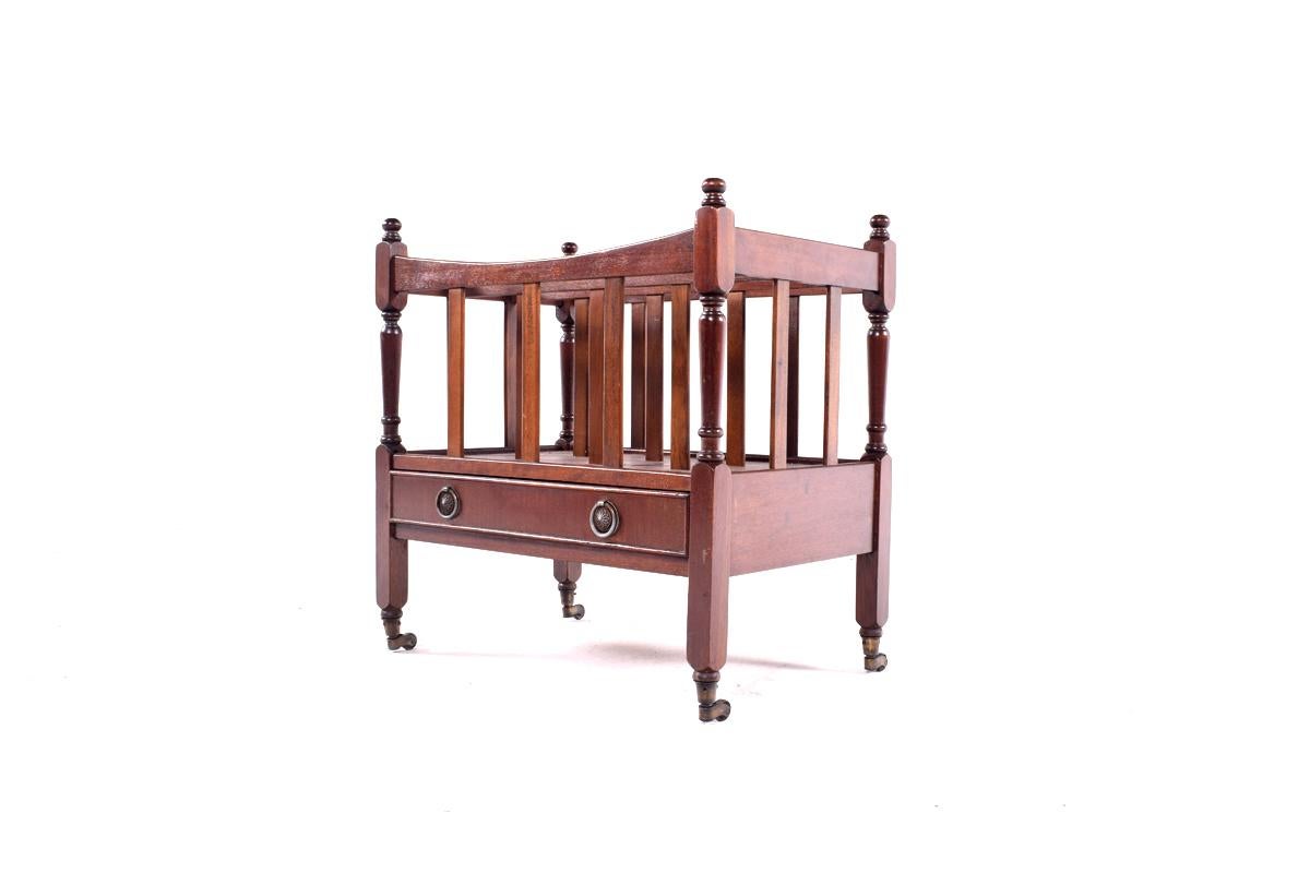 A superior quality piece made in fine mahogany with good colour and a fine aged patina, this piece is raised on turned legs and the original castors. The top, offer three divisions, rides upon tapering turned supports to the corners topped with