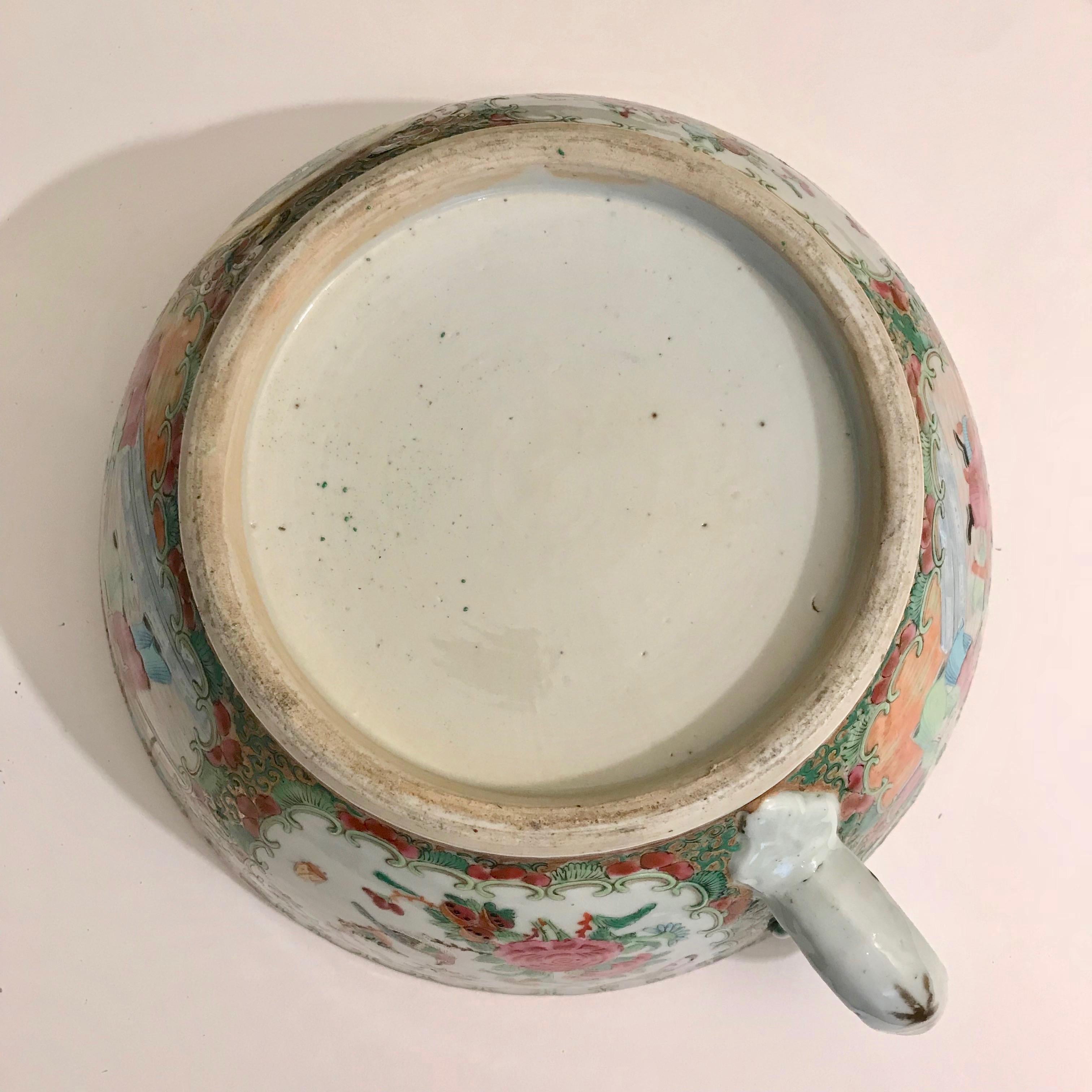 Chinese Export Antique Canton Chinese Rose Medallion Chamber Pot, Early 19th Century For Sale
