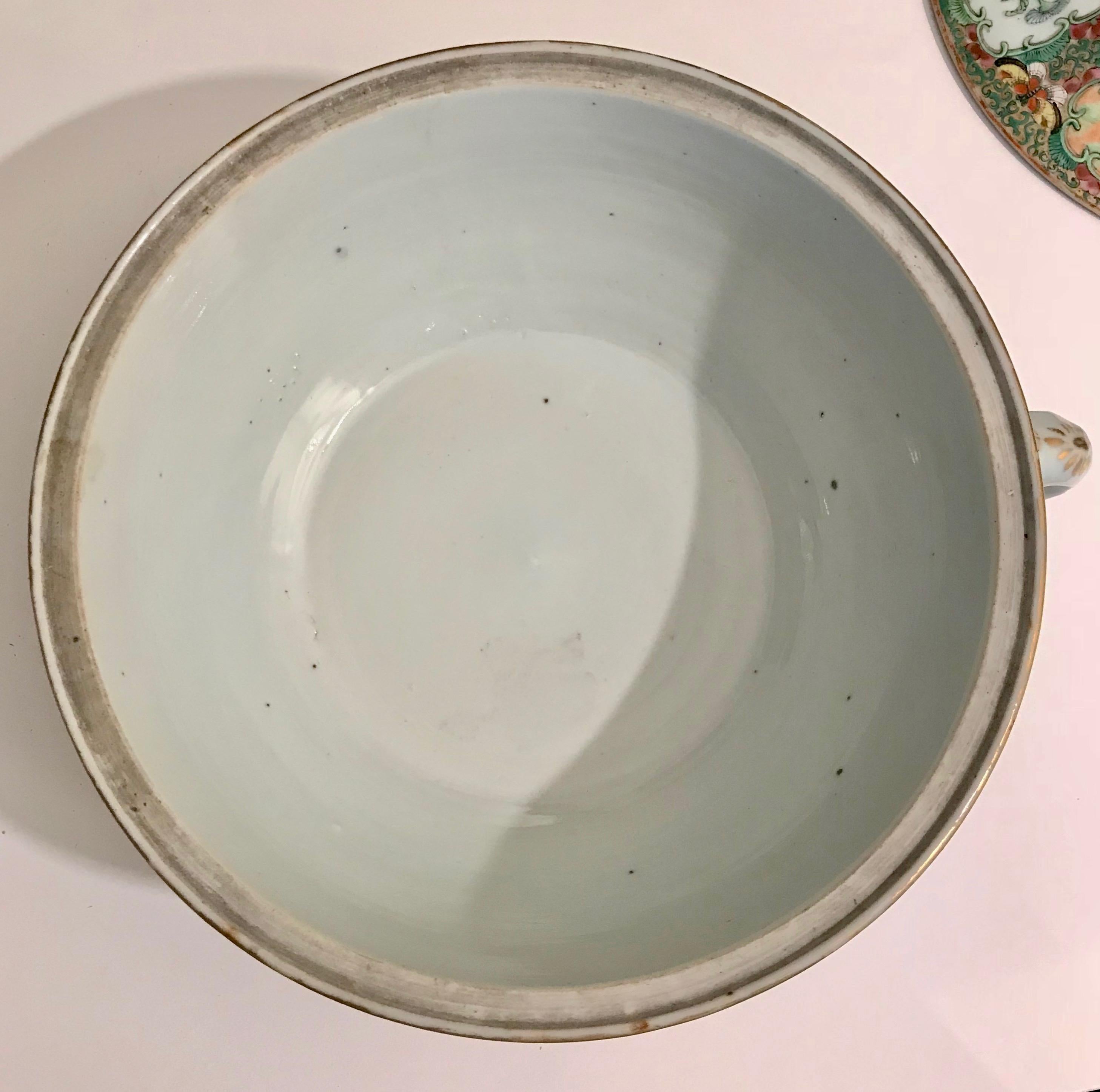 Antique Canton Chinese Rose Medallion Chamber Pot, Early 19th Century For Sale 1