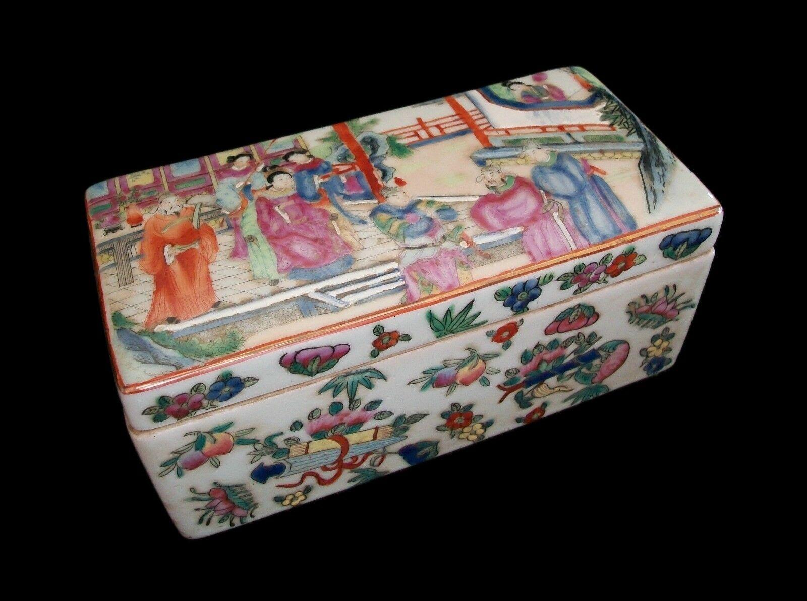 Antique Canton 'Famille Rose' porcelain box and cover - hand painted with figures in a court scene to the top and fruits and flowers to the sides - signed (red seal) - China - late 19th century.

Excellent antique condition - no loss - no damage -