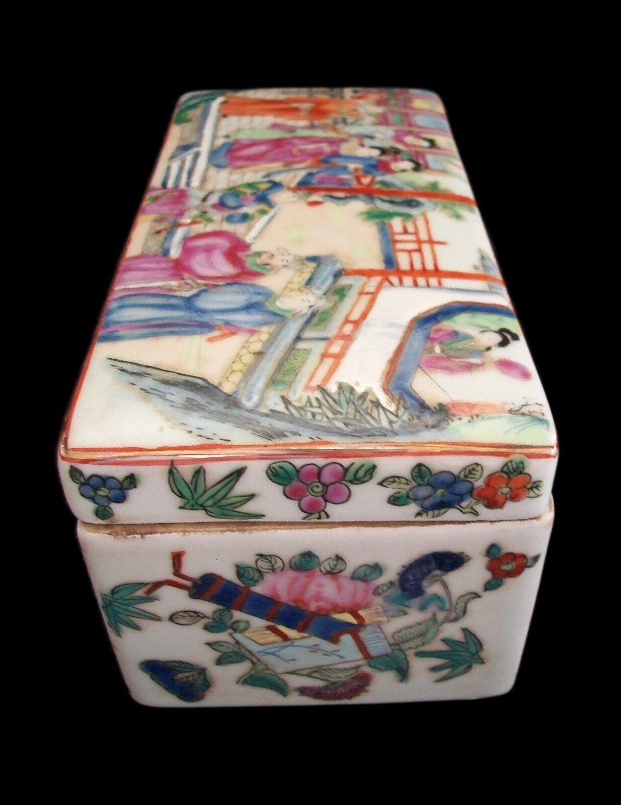 Antique Canton Famille Rose Porcelain Box, Signed, China, Late 19th Century In Good Condition In Chatham, ON