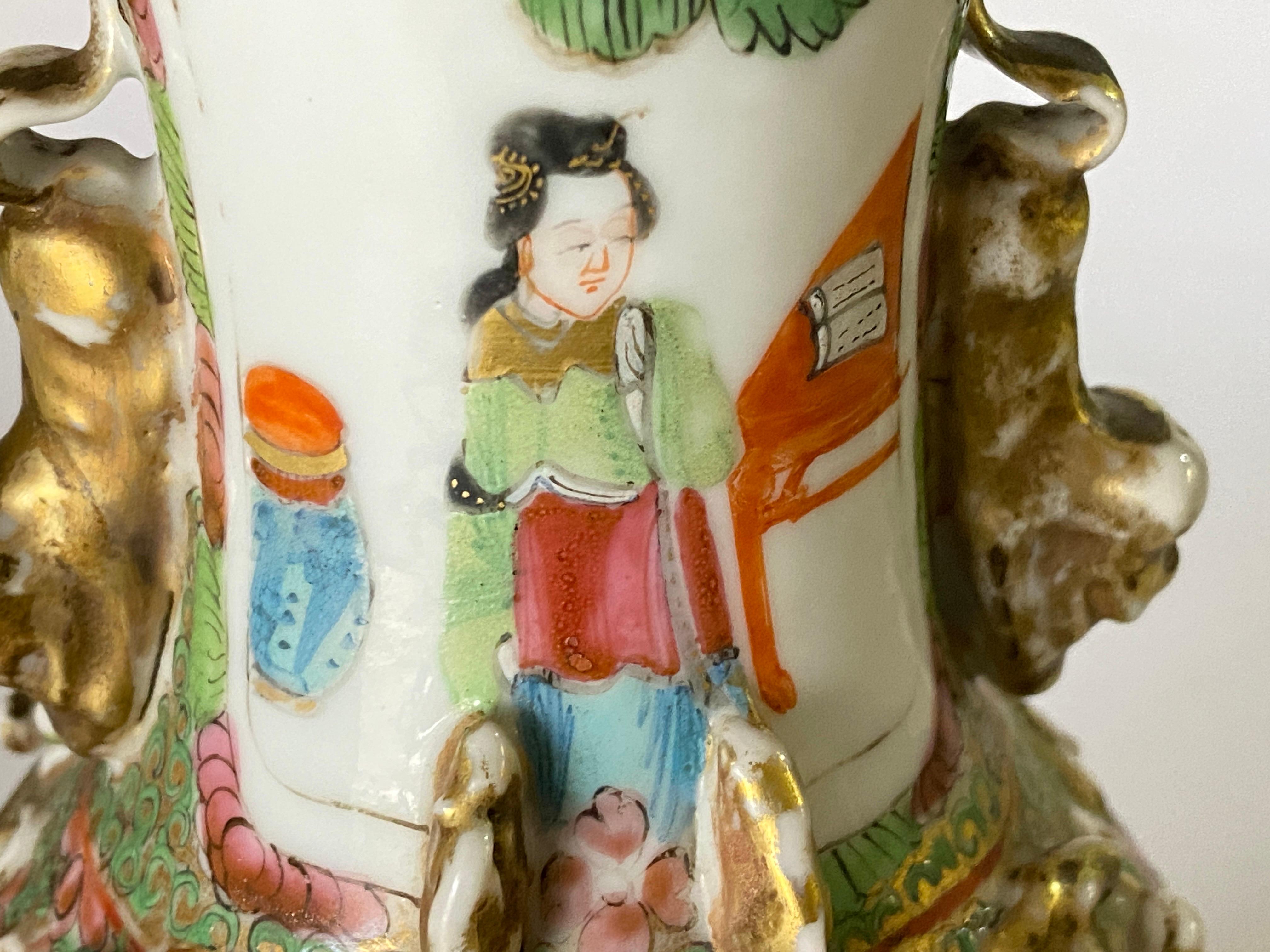 Fin du XIXe siècle Vase antique en porcelaine de Canton 'Famille Rose', non signé, Chine, 19ème siècle en vente