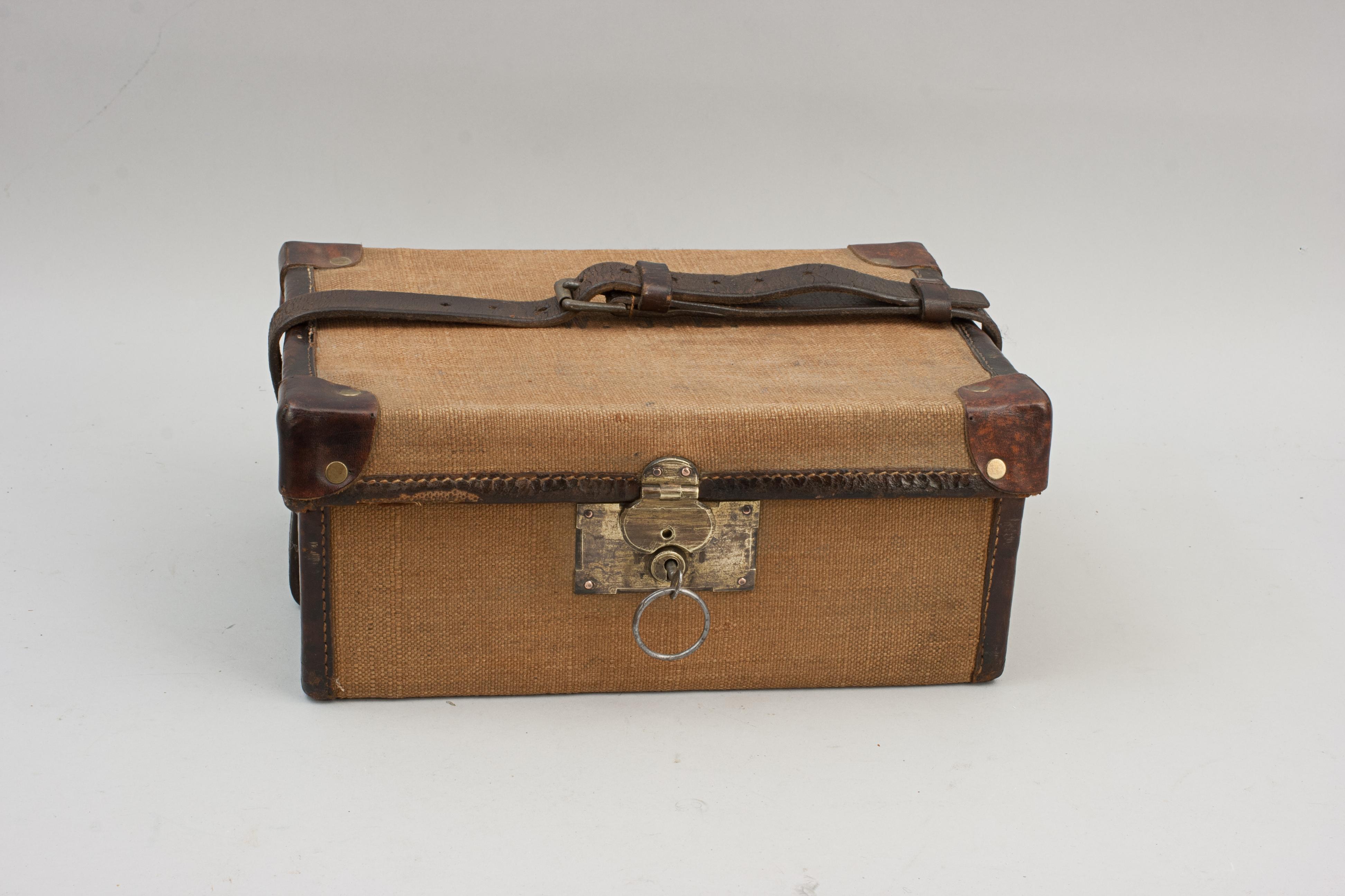 Vintage small cartridge magazine case.
A fine compact shooting cartridge magazine case. The high quality cartridge case with wooden carcass covered in canvas and leather trim, it has a working brass lock and key. The magazine case is in good