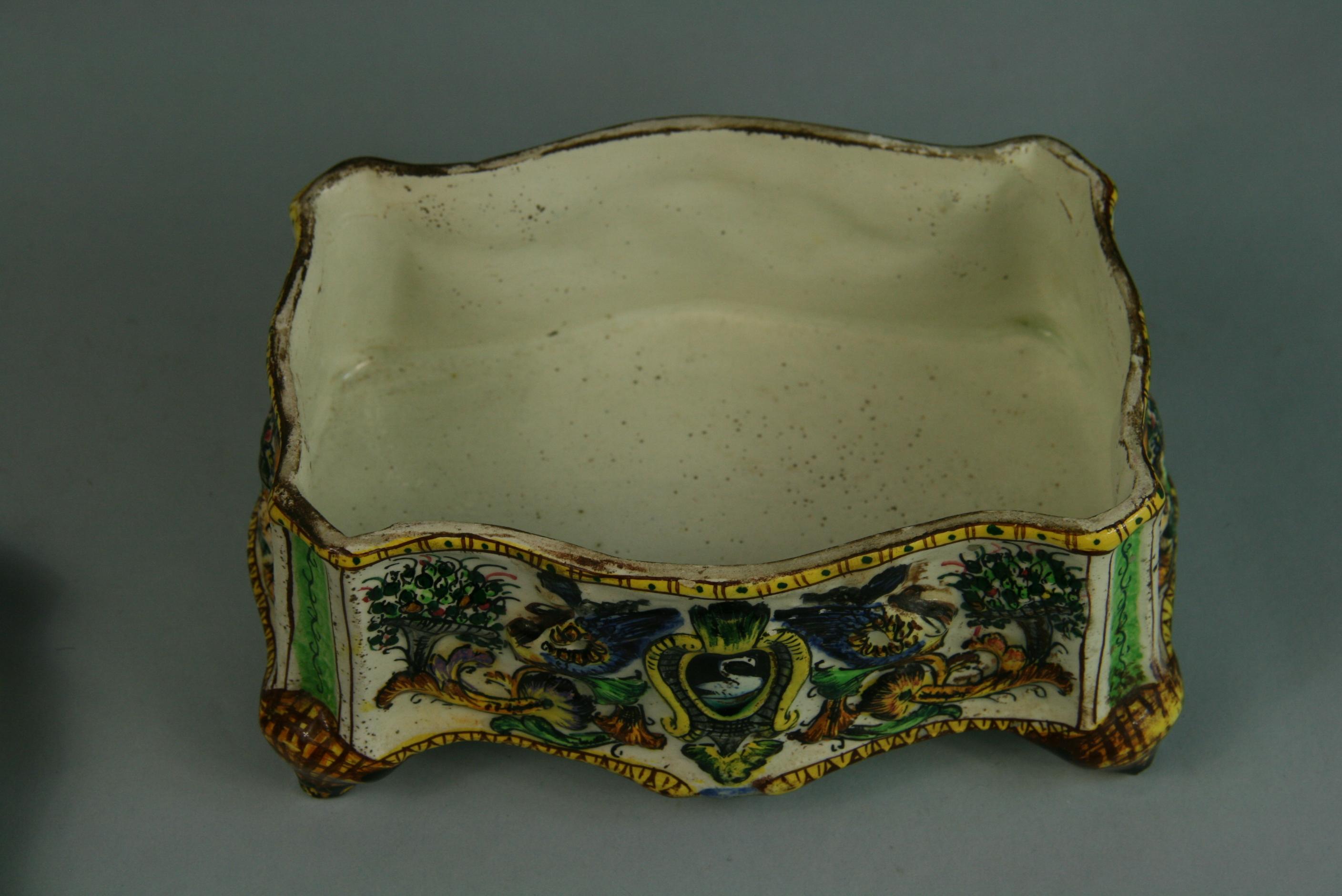 Antique Capo DiMonte Hand Painted Ceramic Box circa 1920's For Sale 5