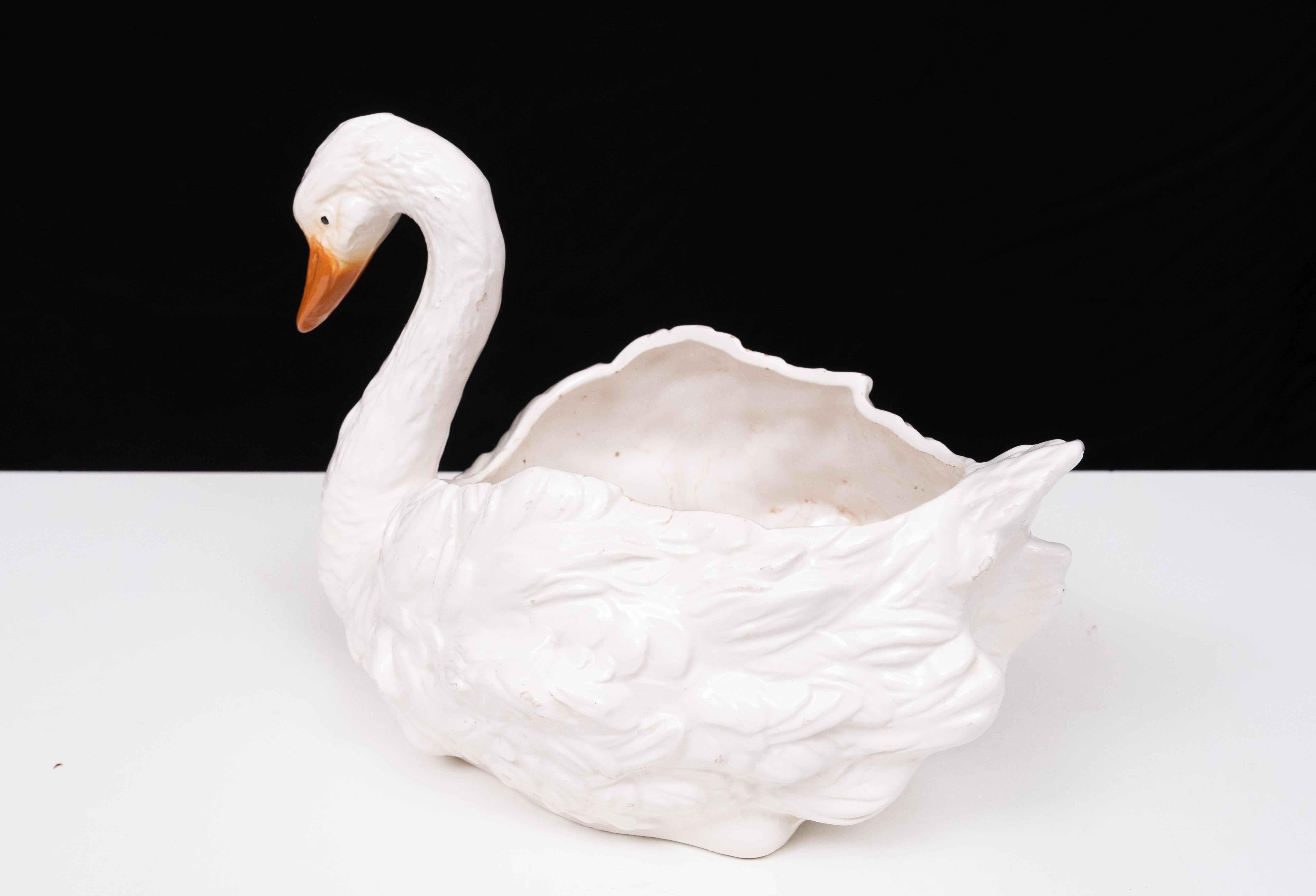 Antique Capodimonte Ceramic Swan jardiniere  1880 In Good Condition For Sale In Den Haag, NL
