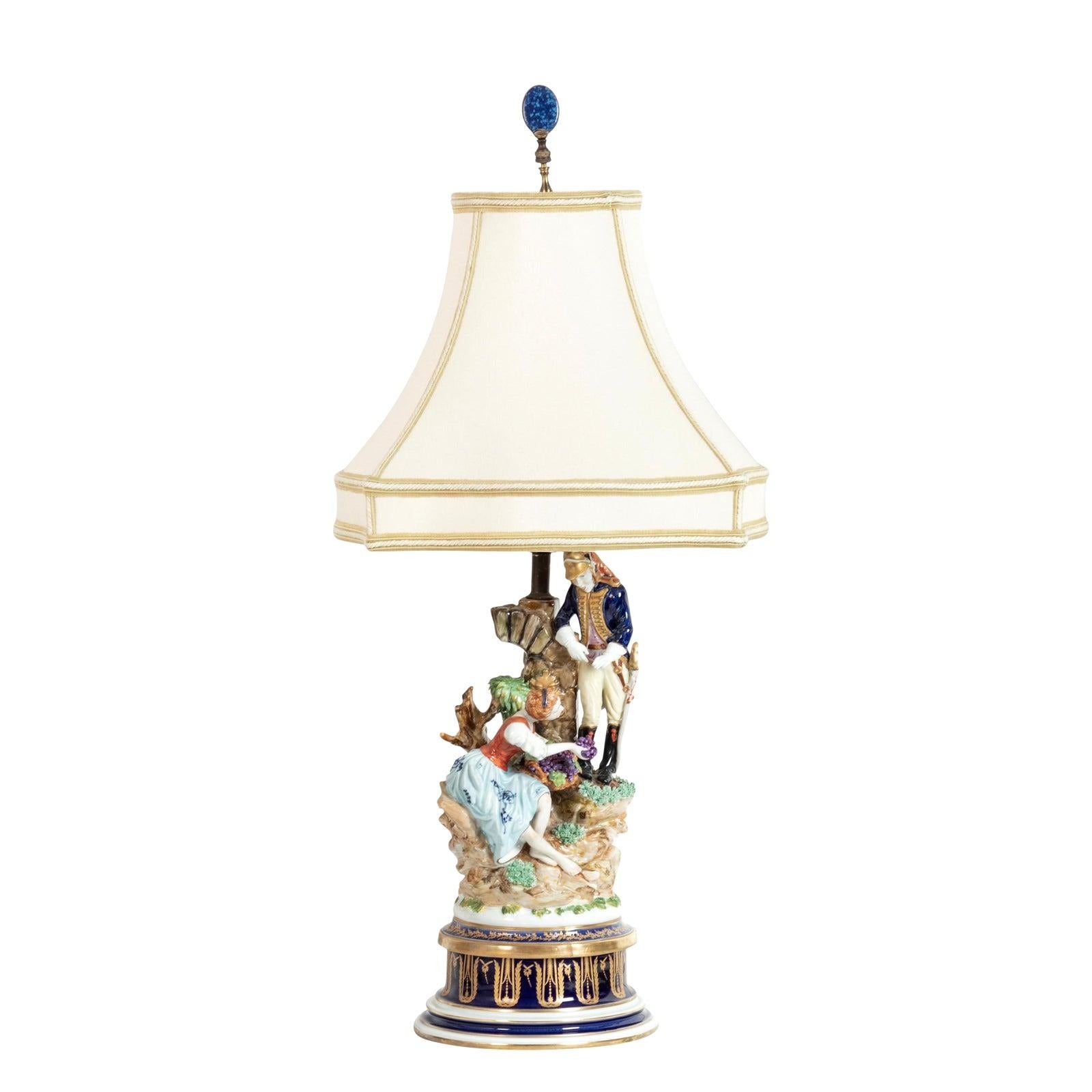 XIXe siècle Lampe de designer de groupe en porcelaine antique de Capodimonte, début du 19ème siècle en vente