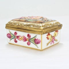 Antique Capodimonte Porcelain Table Snuff or Dresser Box