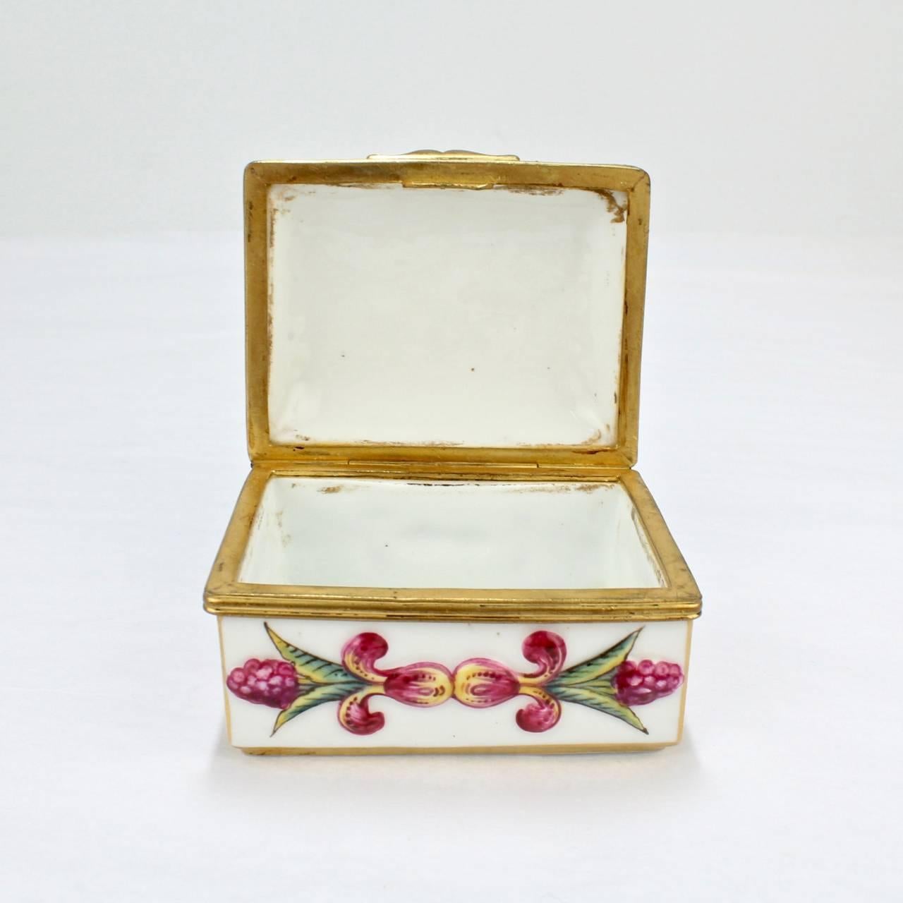 Antique Capodimonte Porcelain Table Snuff or Dresser Box For Sale 2