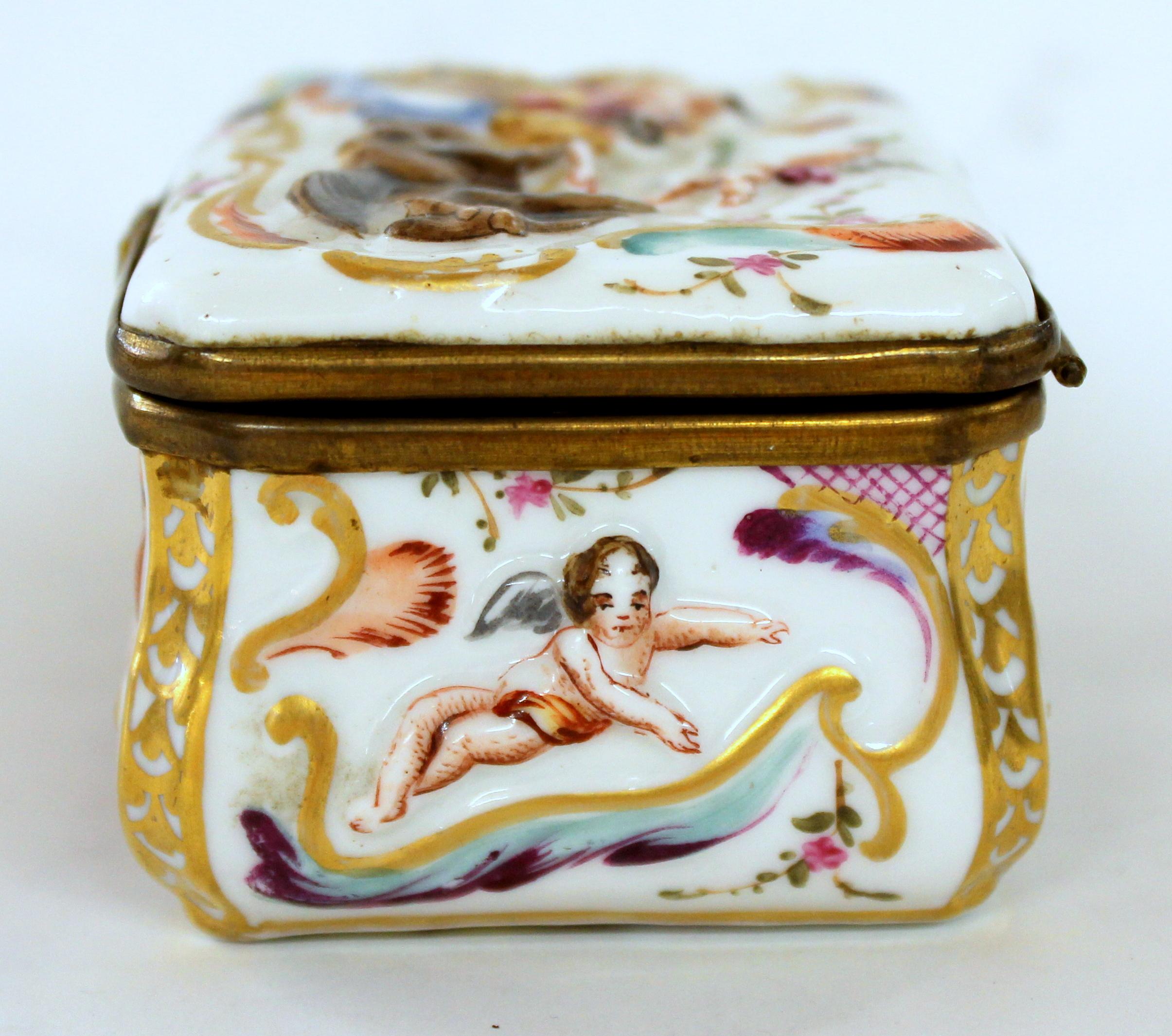 Hand-Painted Antique Capodimonte-Type Hand Painted Bas Relief Hinged Box For Sale