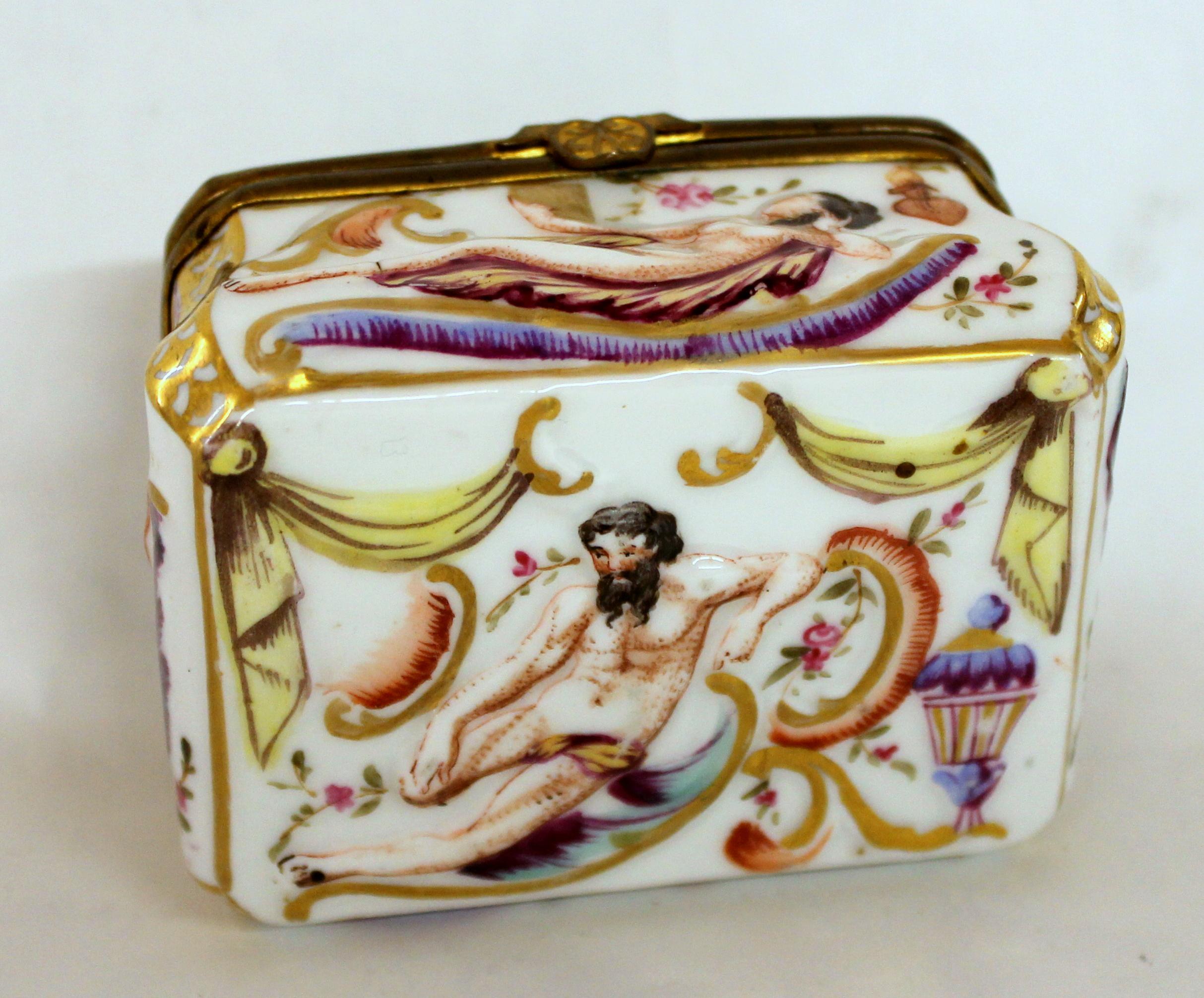 Antique Capodimonte-Type Hand Painted Bas Relief Hinged Box For Sale 1