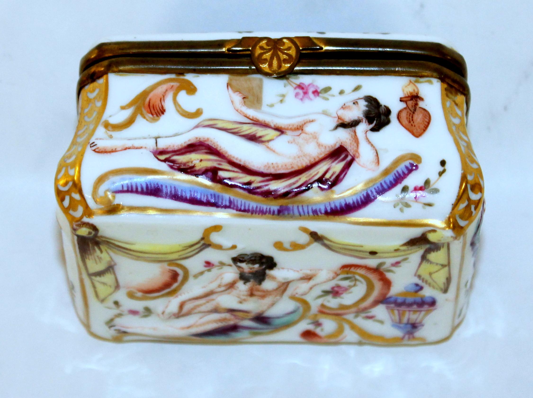Antique Capodimonte-Type Hand Painted Bas Relief Hinged Box For Sale 2