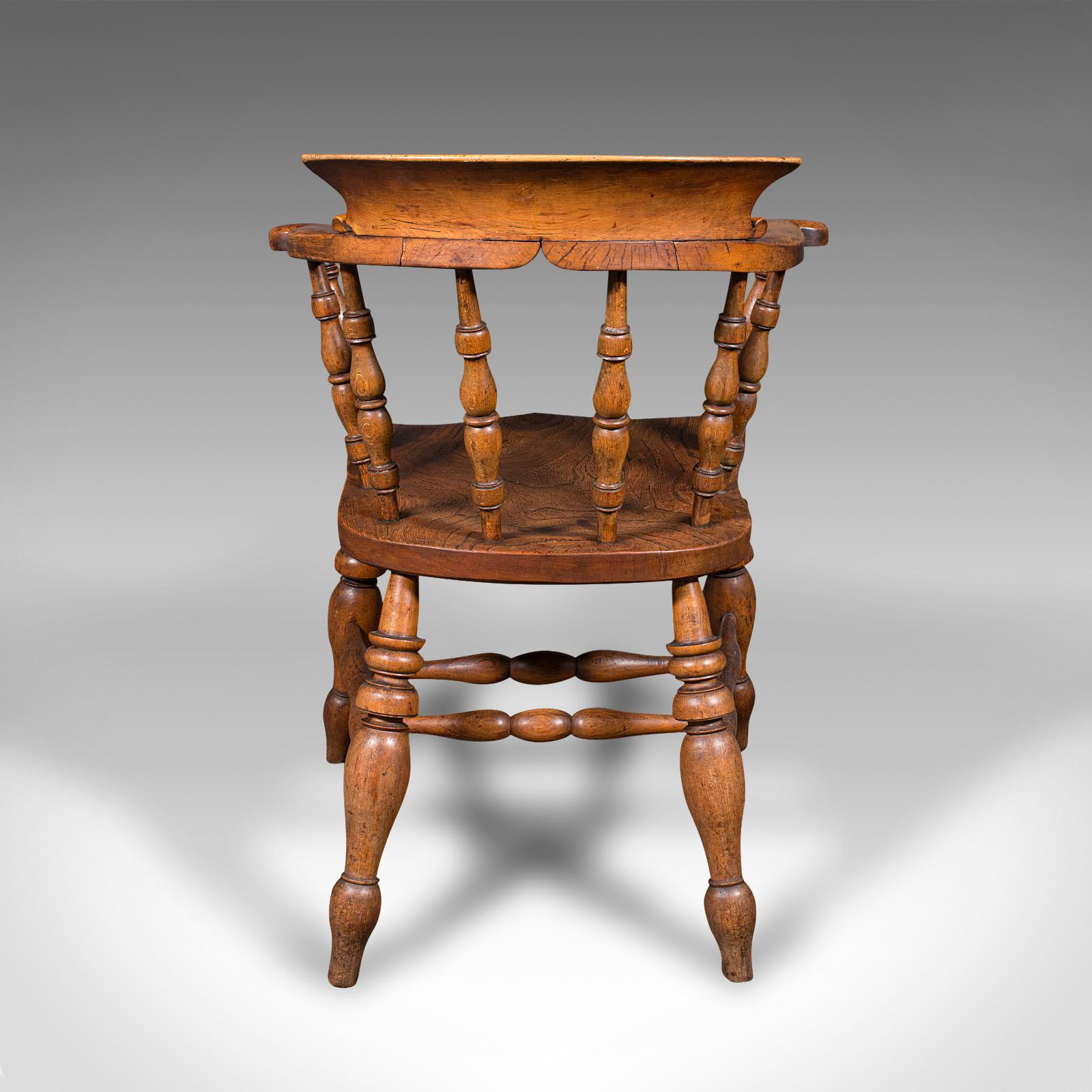 Britannique Ancienne chaise de capitaine victorienne anglaise, en orme, hêtre, nœud de fumeur, assise arquée en vente