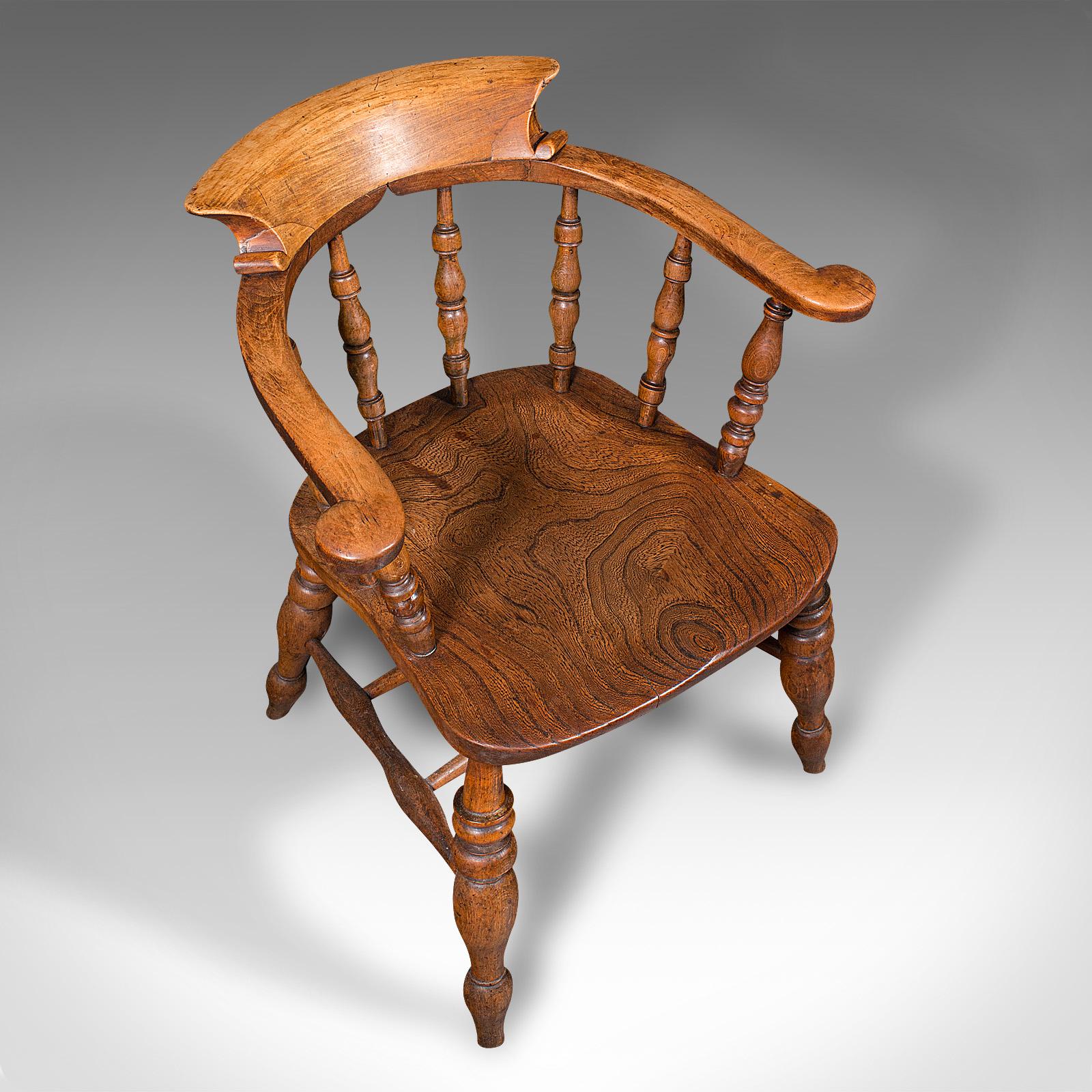 XIXe siècle Ancienne chaise de capitaine victorienne anglaise, en orme, hêtre, nœud de fumeur, assise arquée en vente