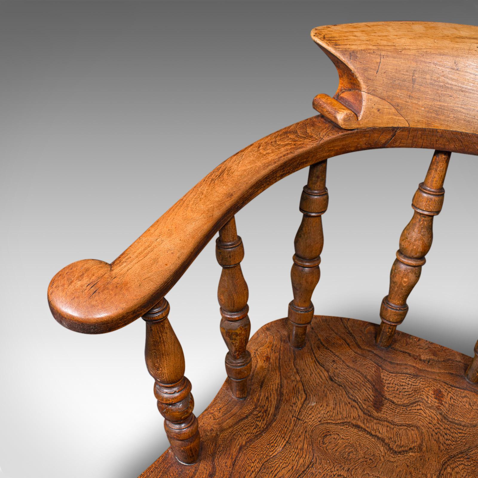 Ancienne chaise de capitaine victorienne anglaise, en orme, hêtre, nœud de fumeur, assise arquée en vente 2