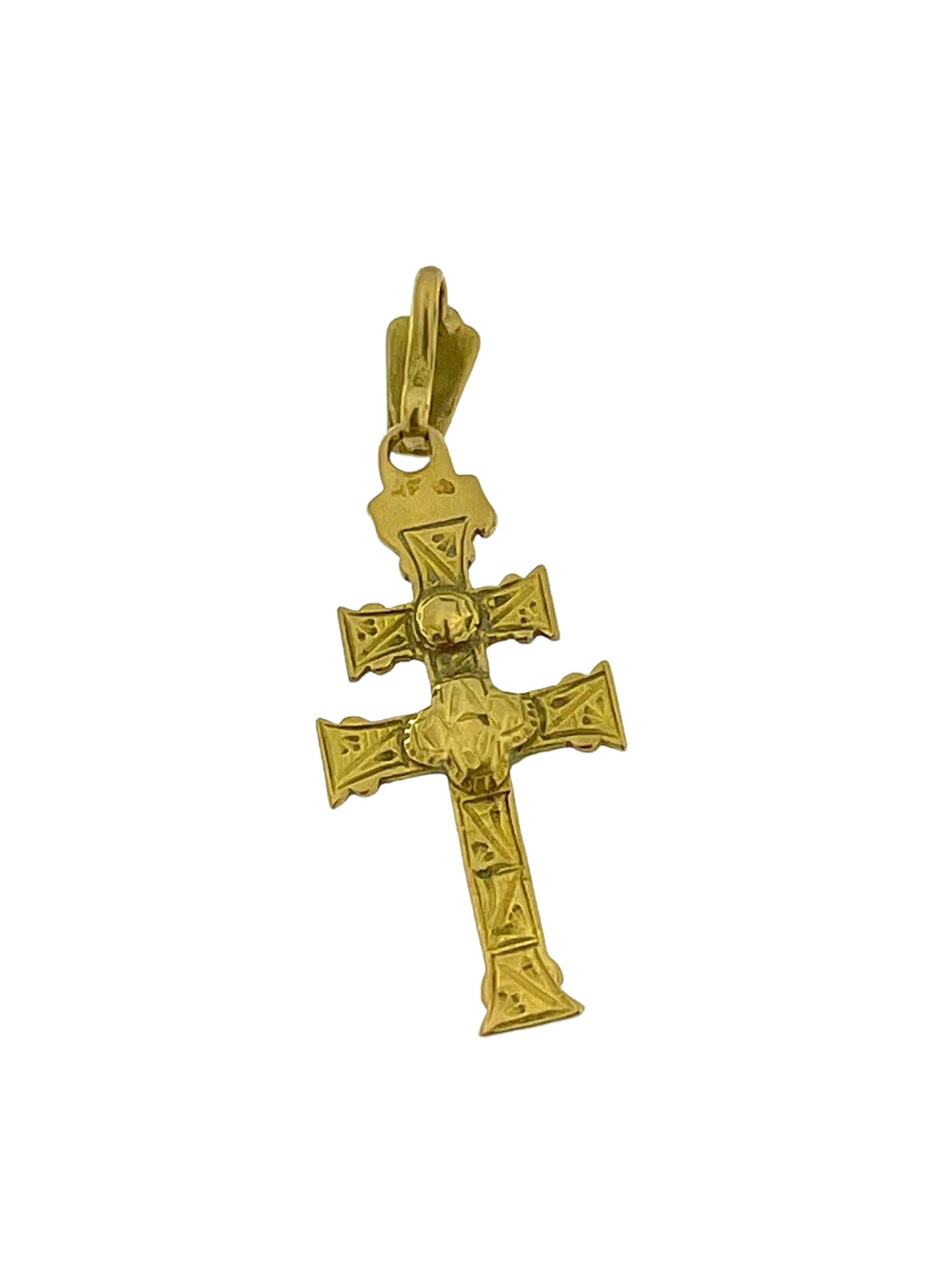 Croix ancienne de Caravaca en or jaune 18 carats Bon état - En vente à Esch sur Alzette, Esch-sur-Alzette