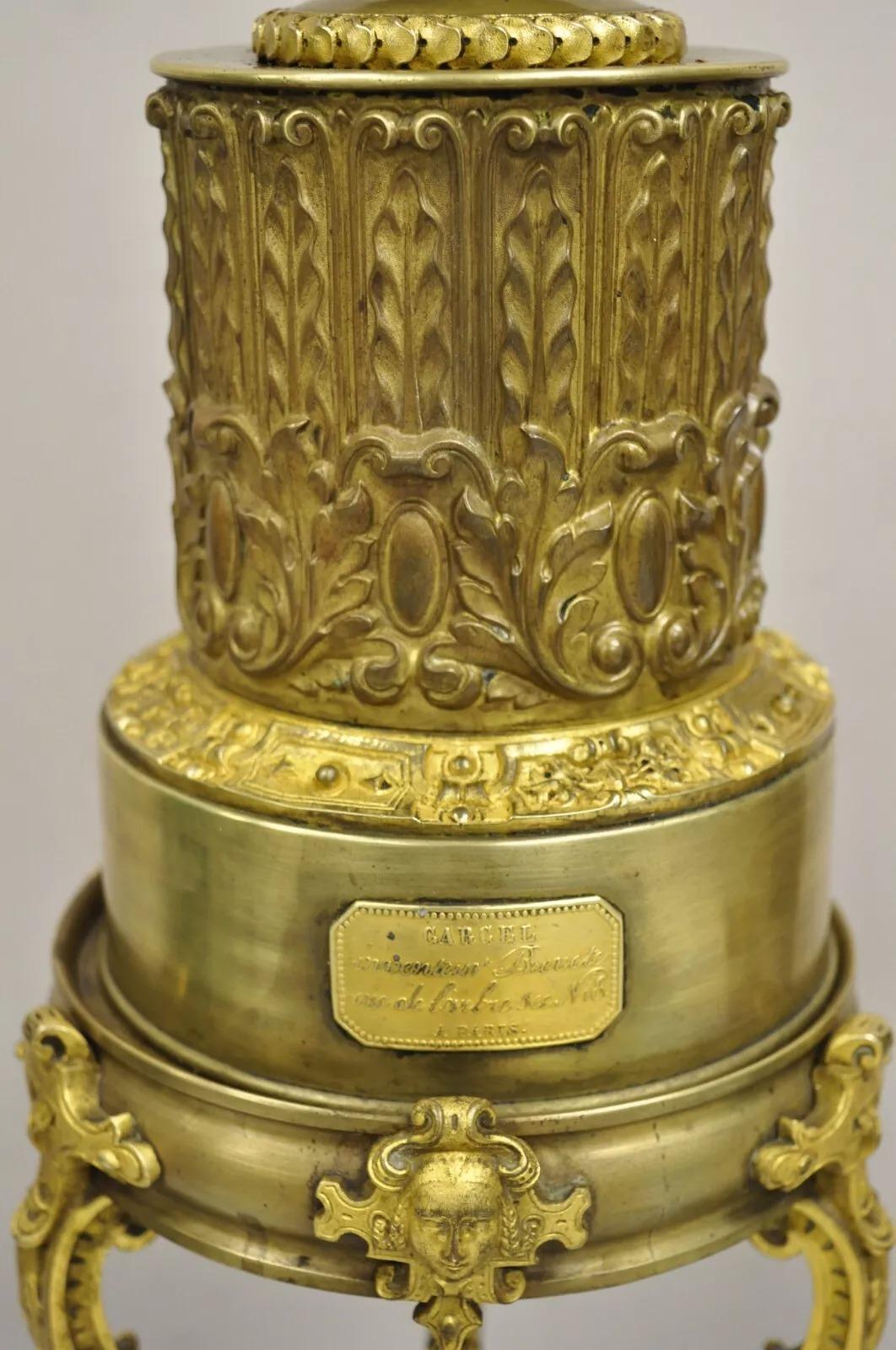 Inconnu Ancienne lampe de table à huile Carcel Paris French Renaissance en bronze doré - une paire en vente