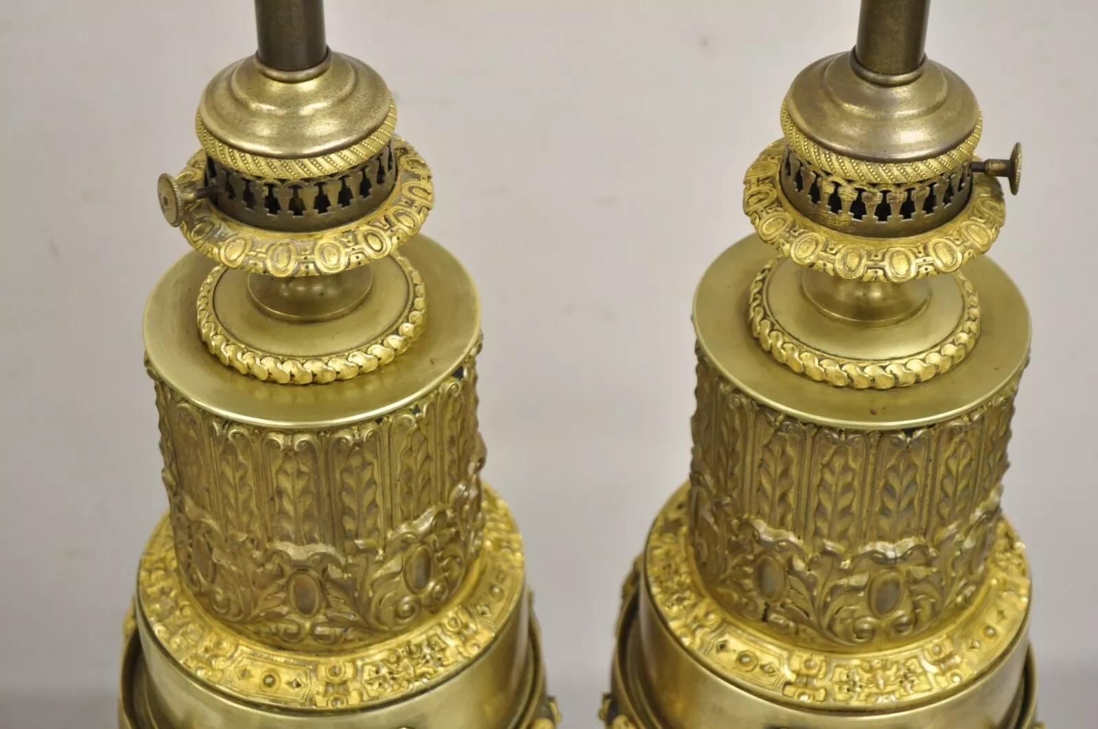 XIXe siècle Ancienne lampe de table à huile Carcel Paris French Renaissance en bronze doré - une paire en vente