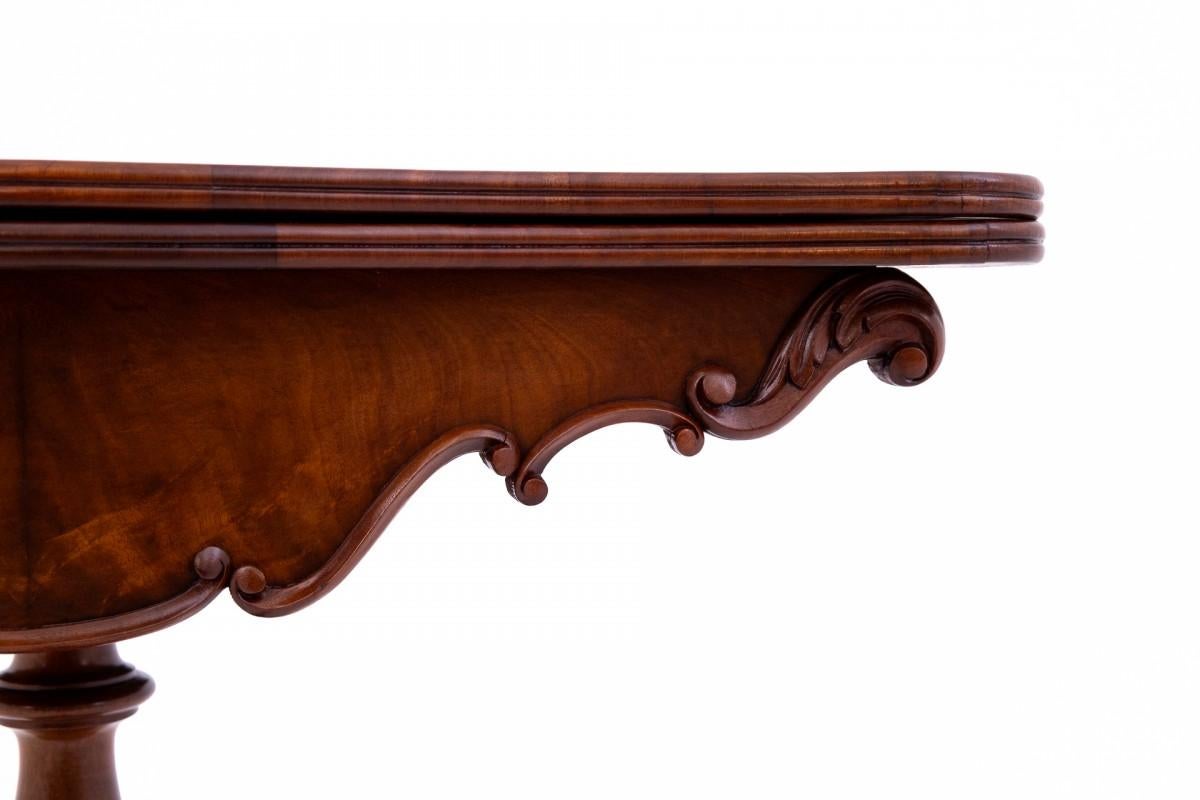 Table à cartes ancienne datant d'environ 1870. Après la rénovation. en vente 3
