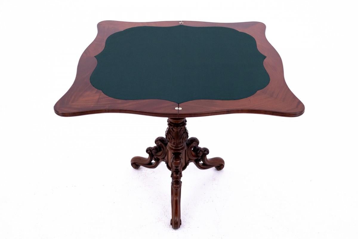 Table à cartes ancienne datant d'environ 1870. Après la rénovation. Bon état - En vente à Chorzów, PL