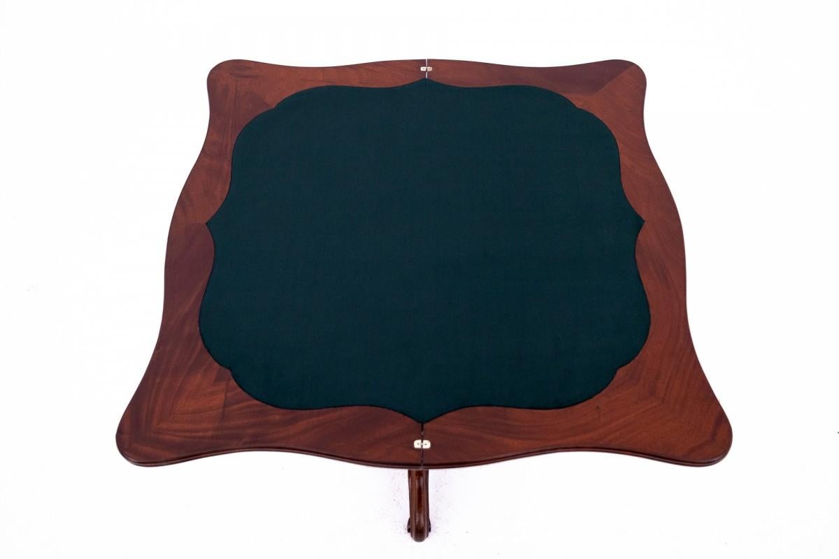 XIXe siècle Table à cartes ancienne datant d'environ 1870. Après la rénovation. en vente
