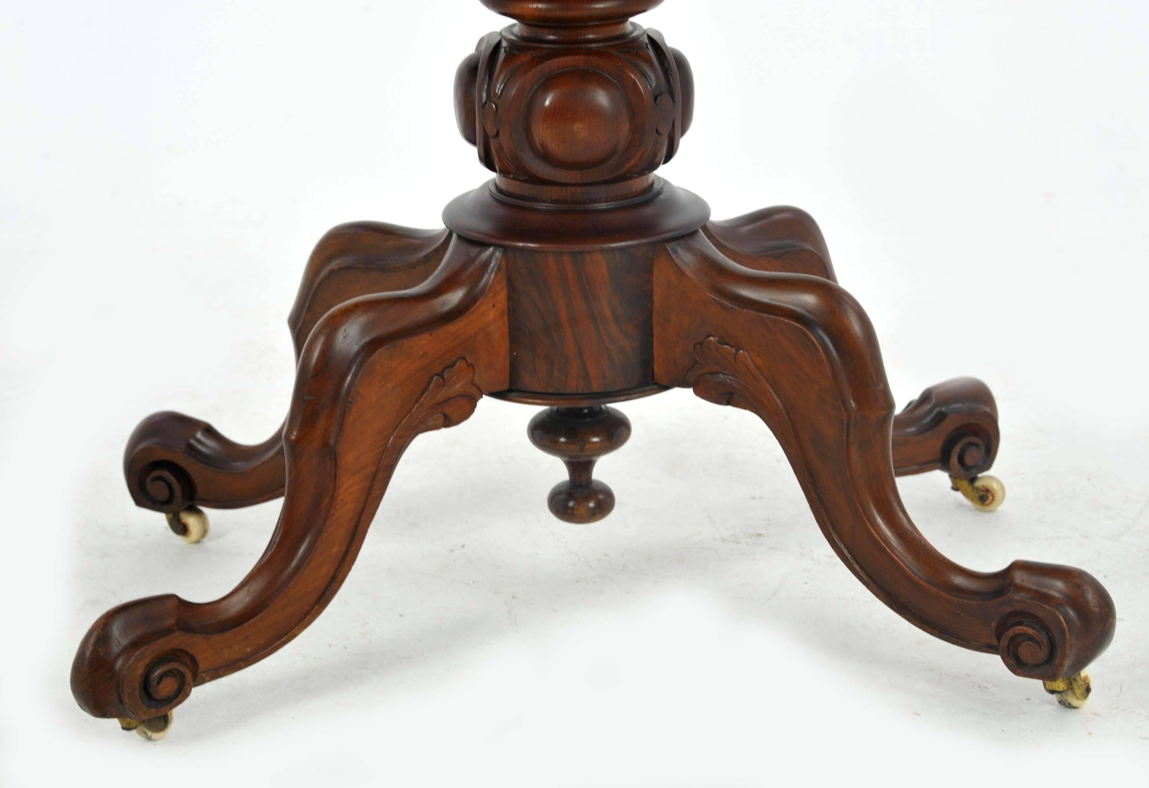 Antique Card Table, Victorian Card Table, Walnut, Scotland, 1870 In Excellent Condition In Vancouver, BC