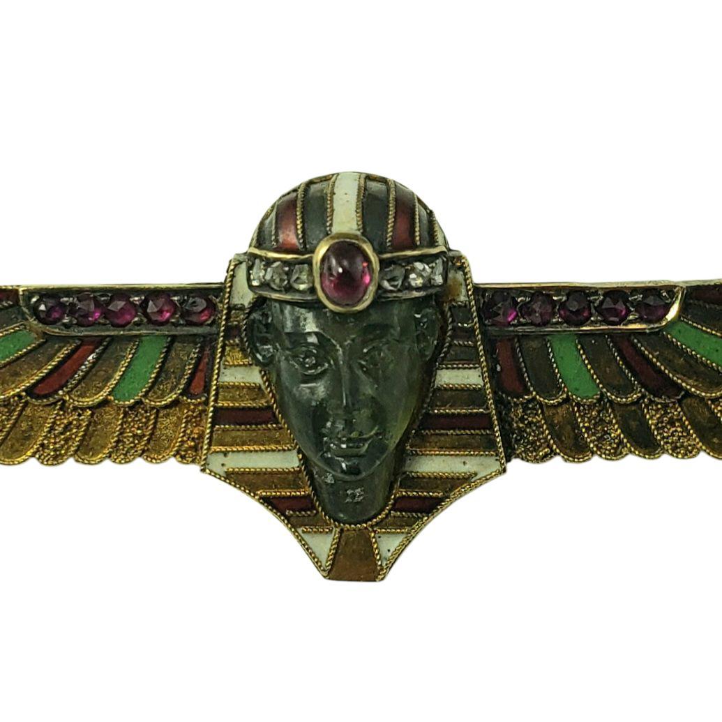 Ancienne épingle de pharaon Carl Bacher en or jaune 14K et diamant-

Extraordinaire bijou ancien du célèbre fabricant Carl Bacher, cette broche au motif pharaonique détaillé est réalisée en or 14 carats et témoigne d'une exécution exquise. Cette