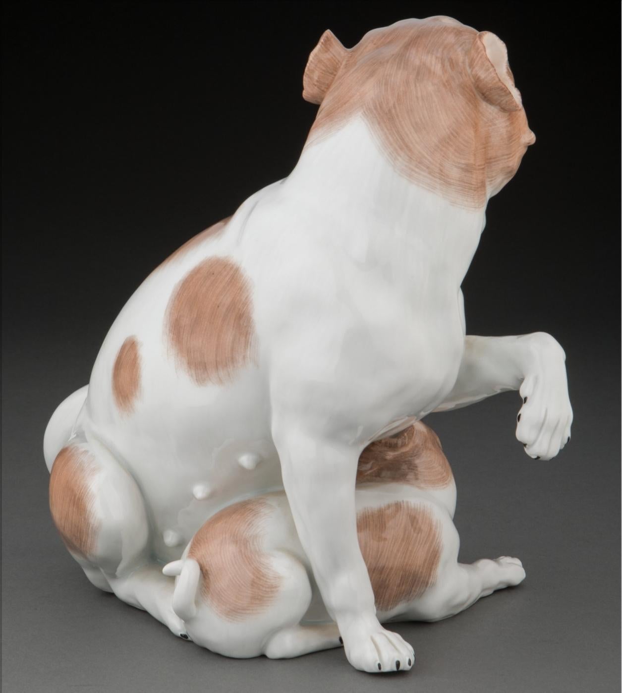 Antike Carl Thieme Dresden Porcelain Figural Mops Hunde (Handgefertigt) im Angebot