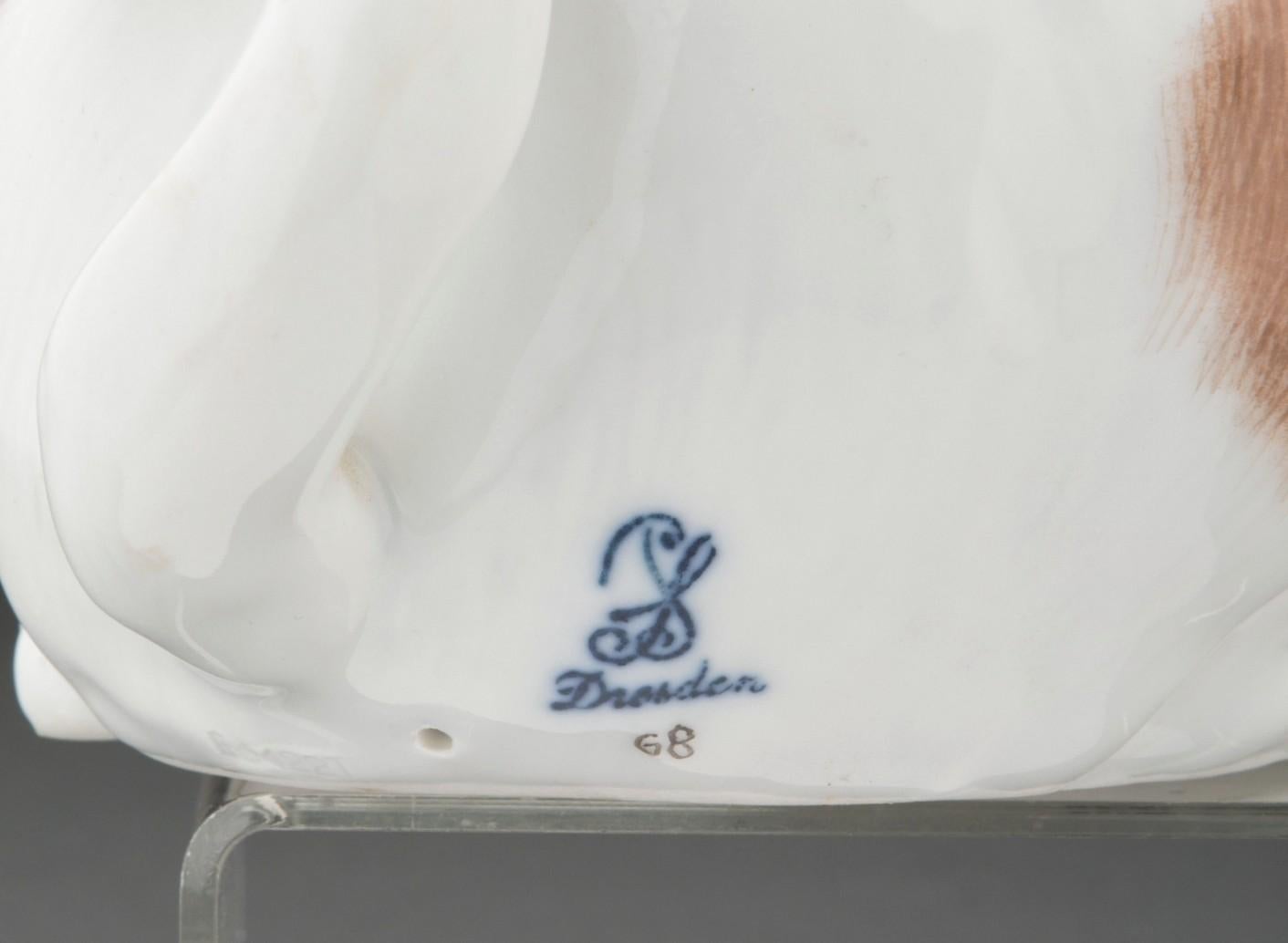Antike Carl Thieme Dresden Porcelain Figural Mops Hunde im Angebot 1