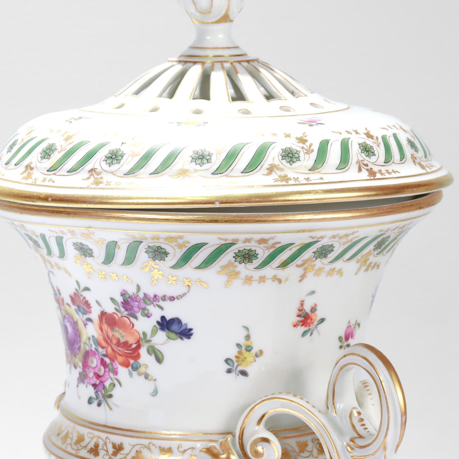 Ancienne urne recouverte de porcelaine allemande de style Dresde Carl Thieme Potschappel en vente 6