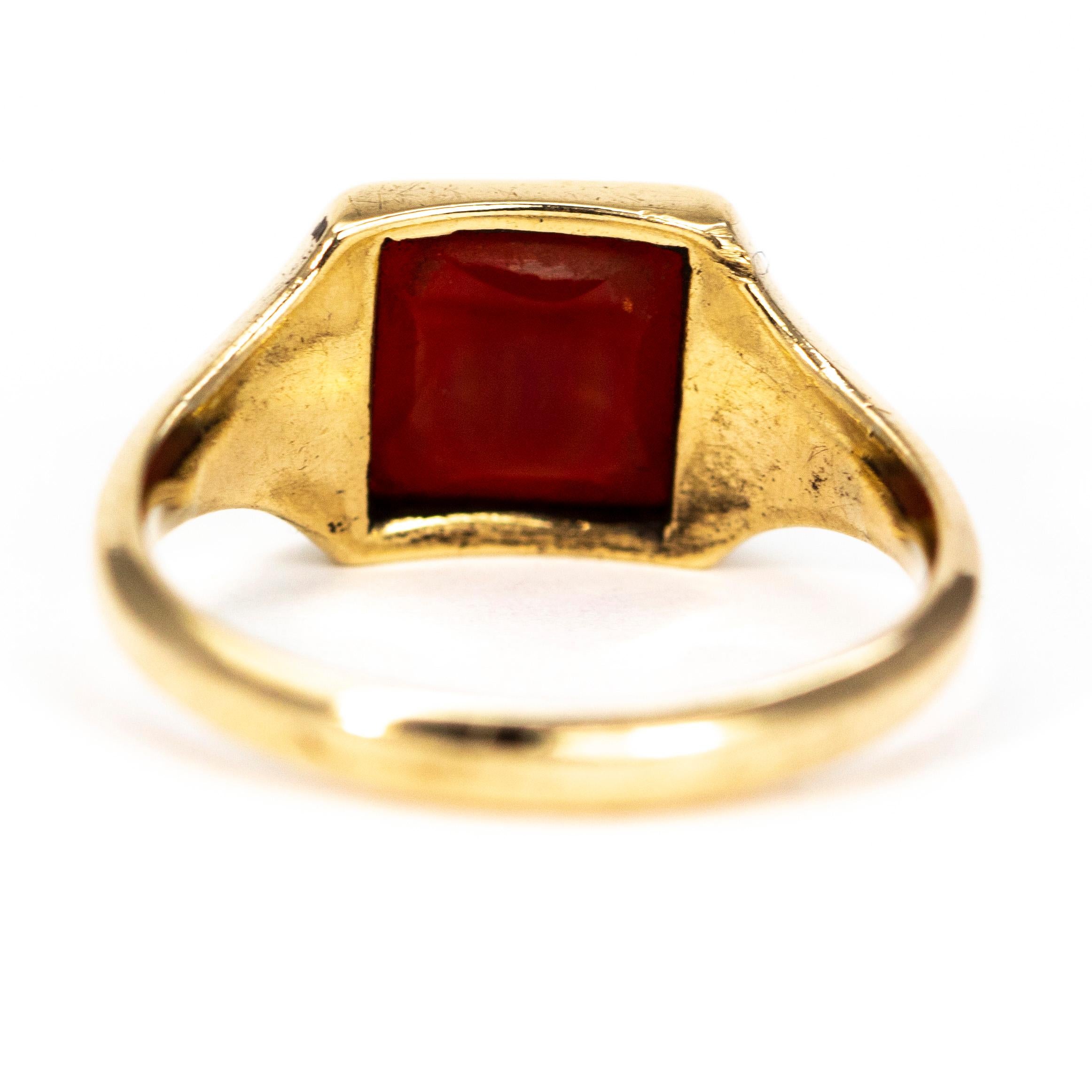 Antique Carnelian and 9 Carat Gold Signet Ring In Good Condition In Chipping Campden, GB