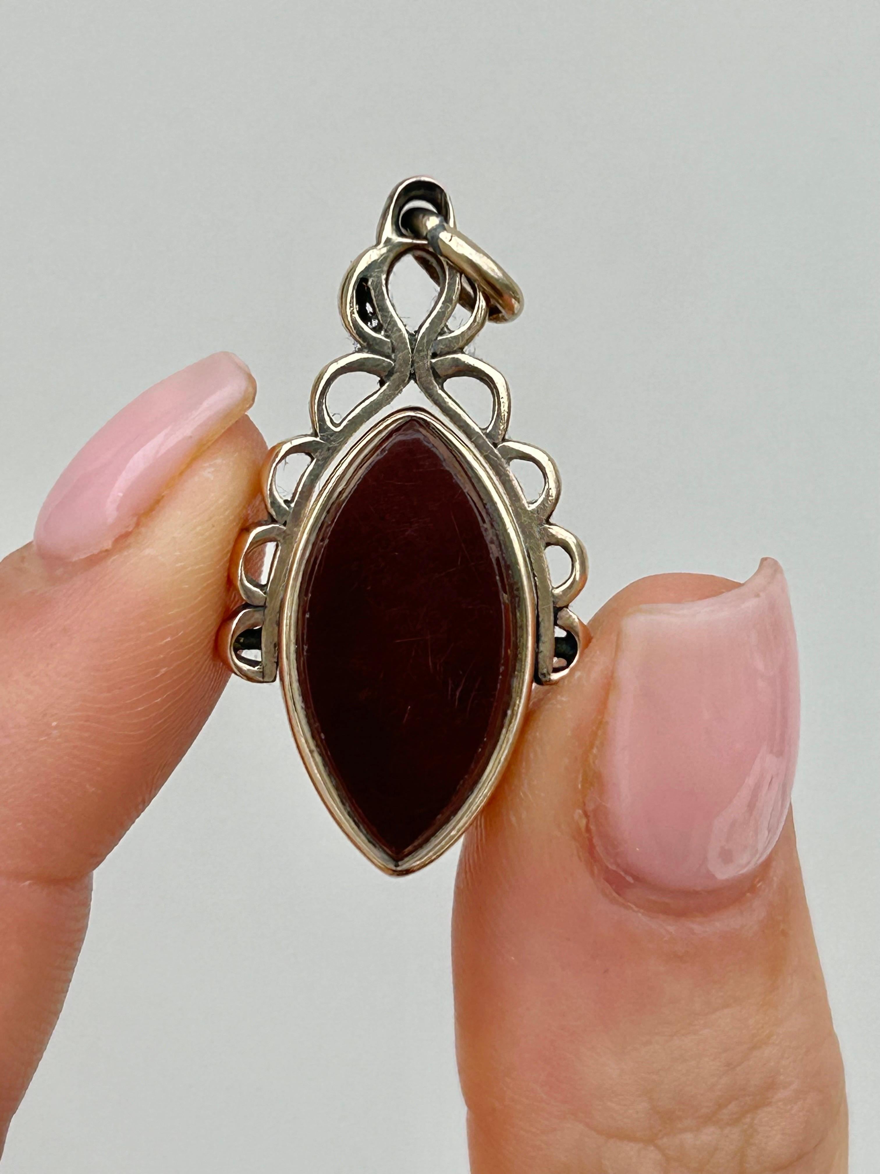 Artist Antique Carnelian and Bloodstone 9 Carat Yellow Gold Spinning Fob Pendant For Sale