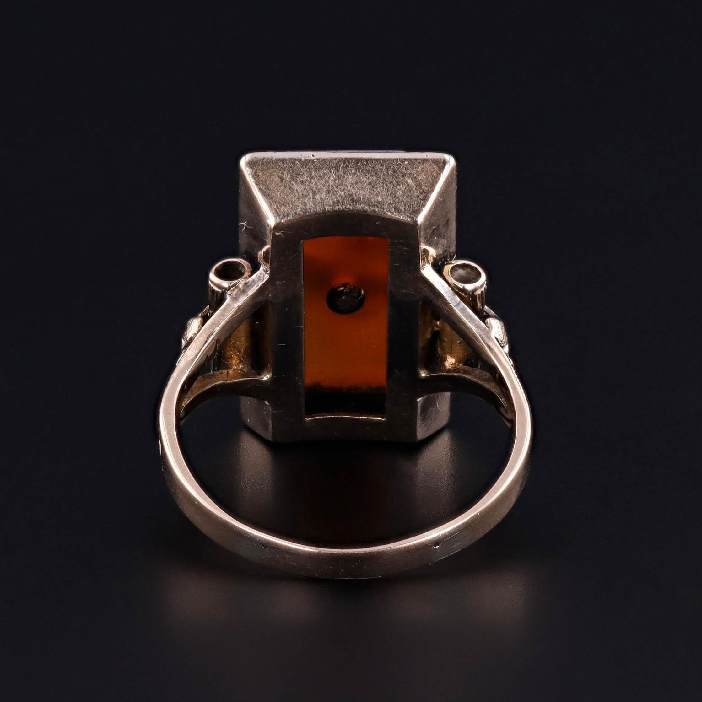 Non taillé Bague ancienne en or 14k avec fleur en cornaline et diamant en vente