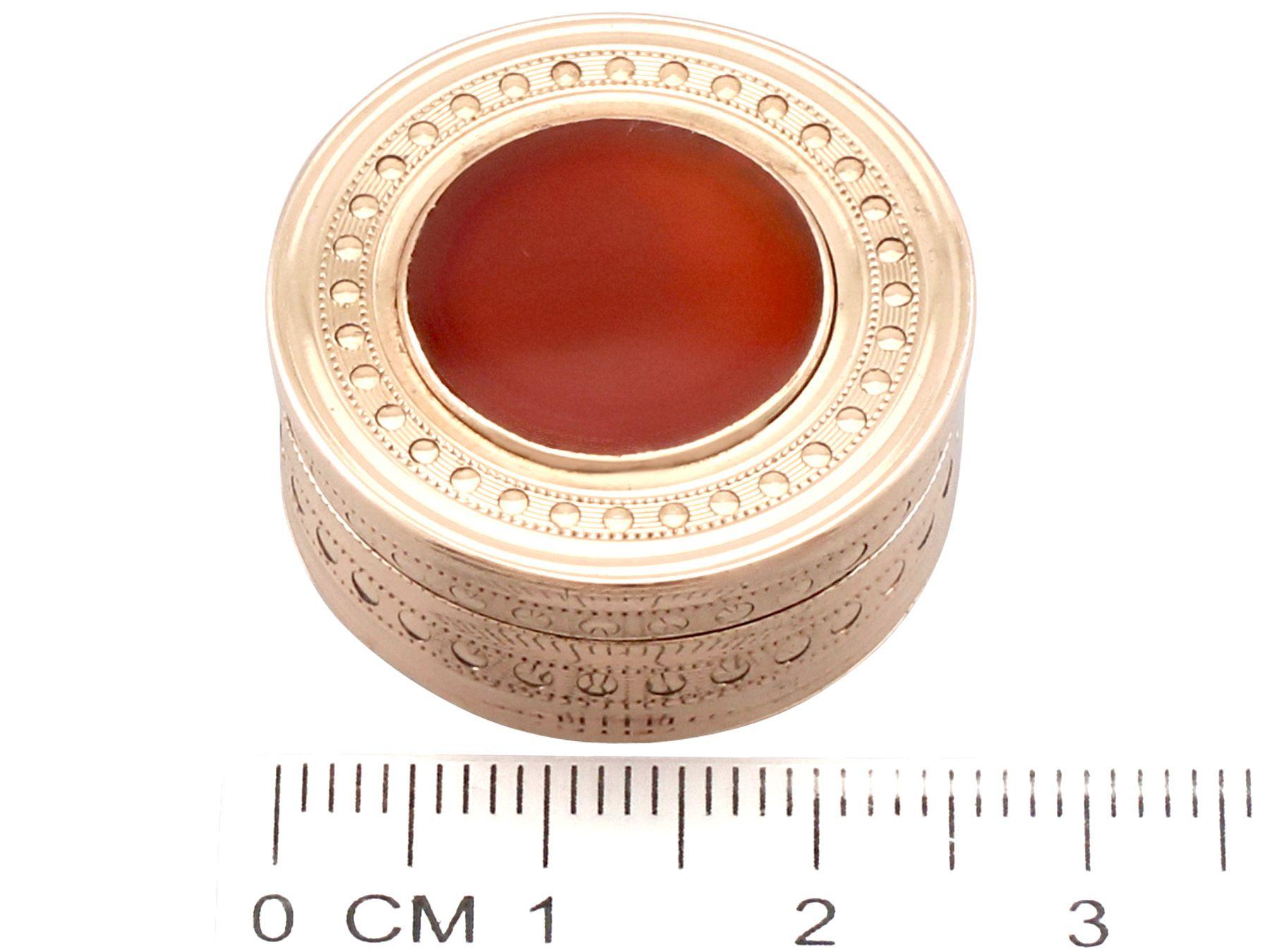 Antique Carnelian and Yellow Gold Vinaigrette, Circa 1820 For Sale 4