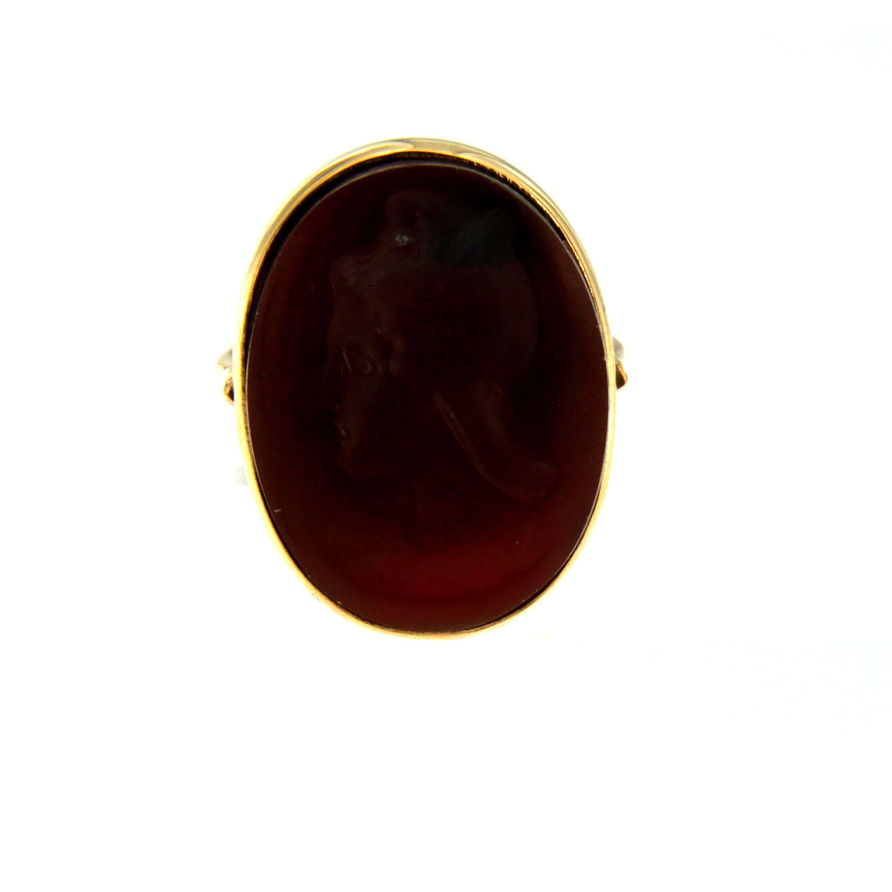 Antique Carnelian Cameo Gold Dome Gold Ring In Excellent Condition In Napoli, Italy