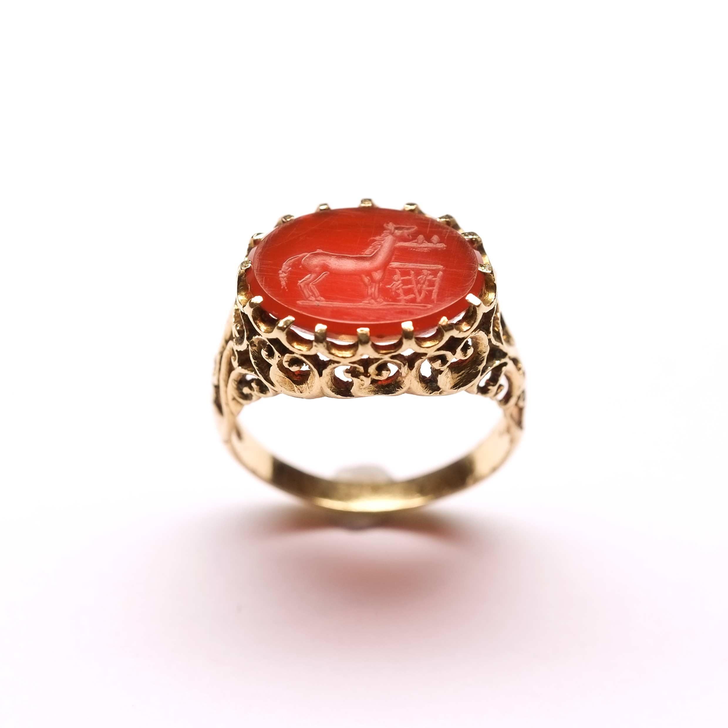 Antique Carnelian Intaglio Gold Ring In Good Condition For Sale In Milano, MI