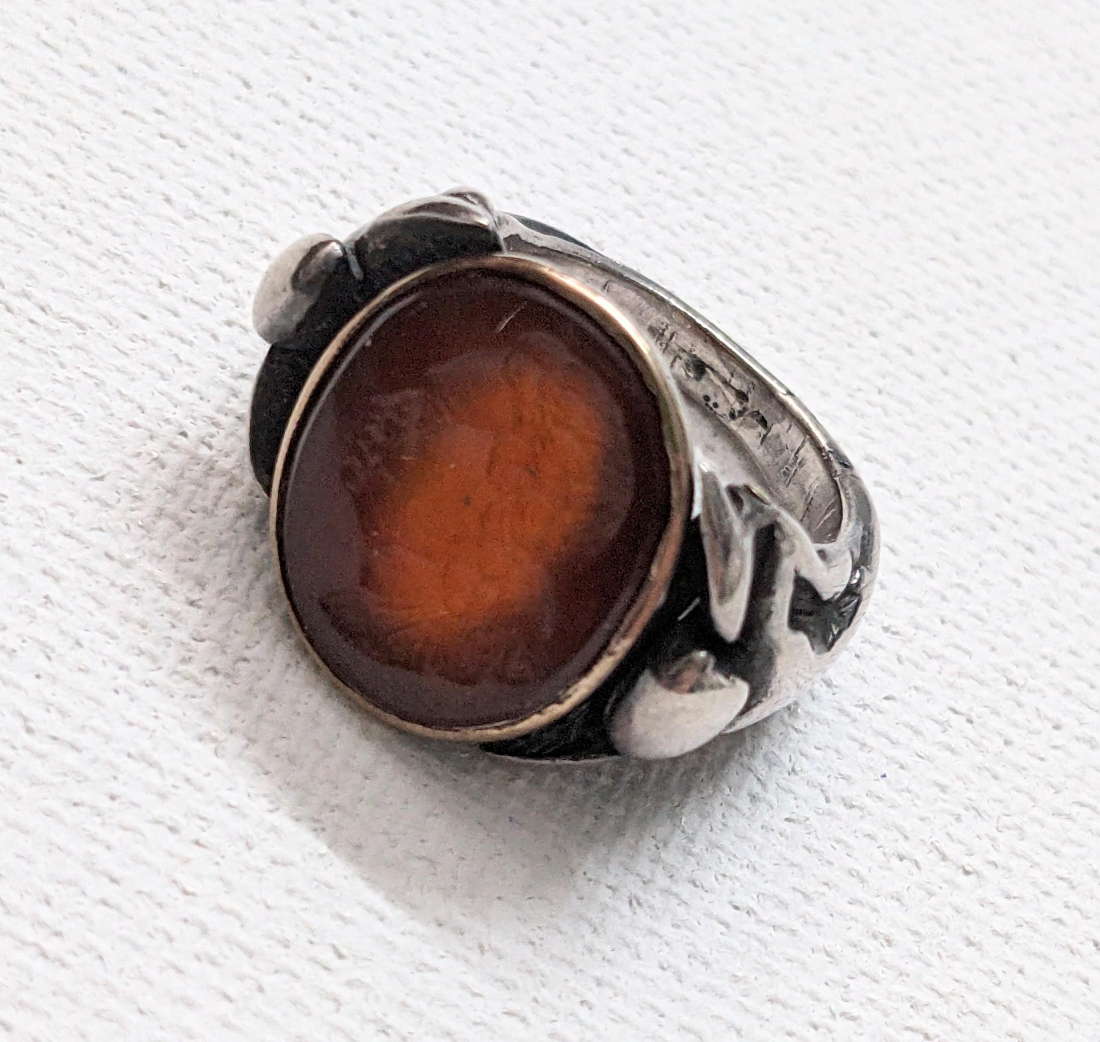 Bague antique en cornaline à intaille, Louis VIII en vente 6