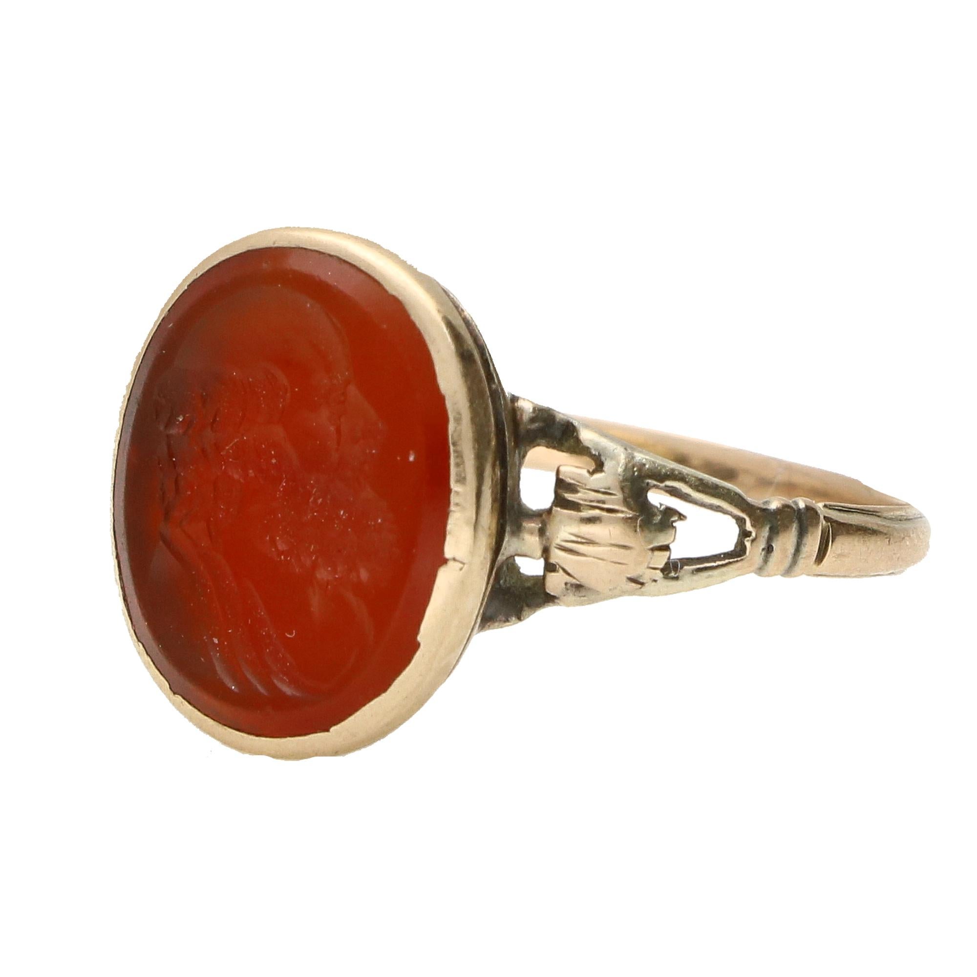 Late Victorian Antique Carnelian Intaglio Signet Ring in Yellow Gold For Sale