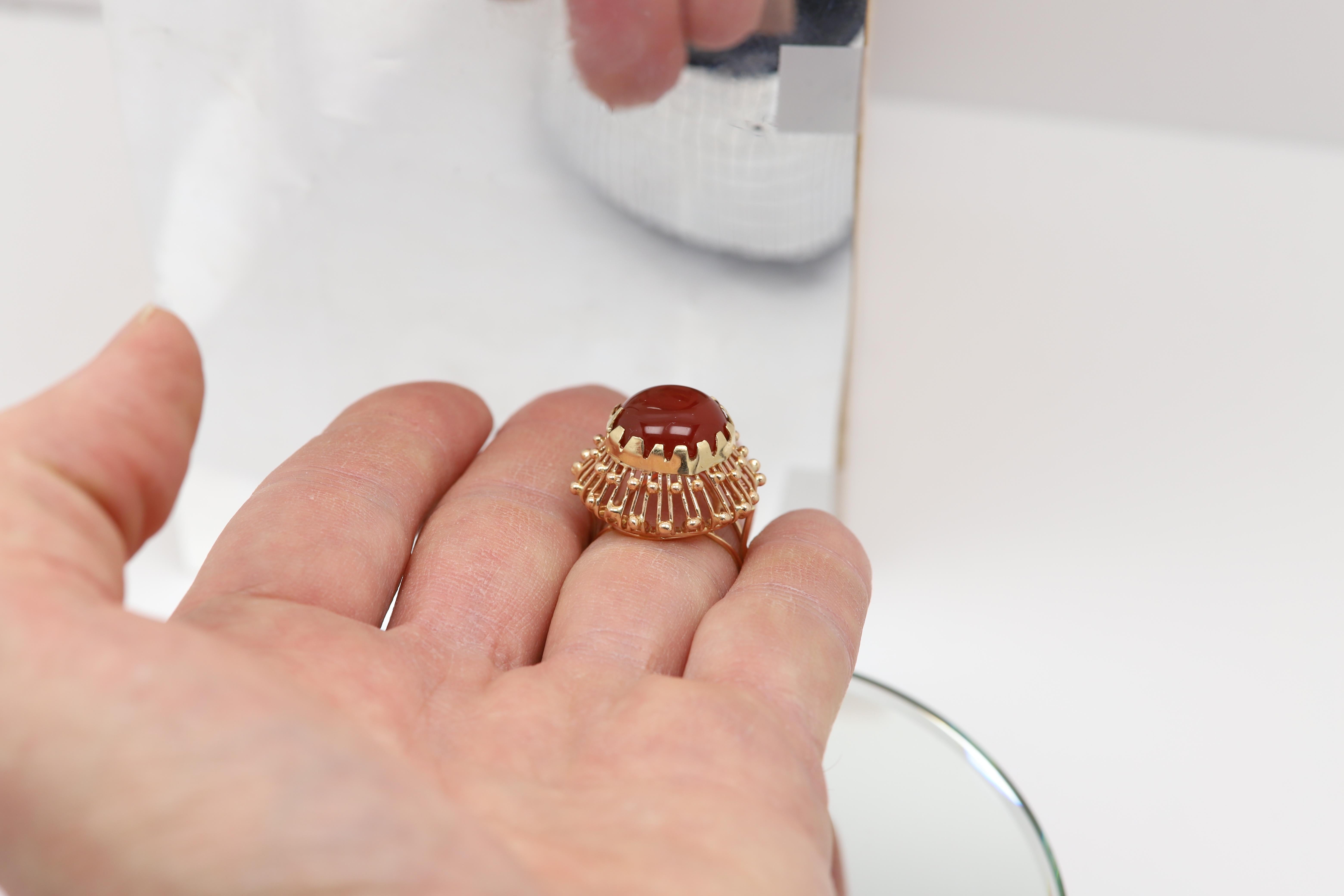Antique Carnelian Ring 14 Karat Rose Gold Round Carnelian circa 1950  In Good Condition For Sale In Brooklyn, NY