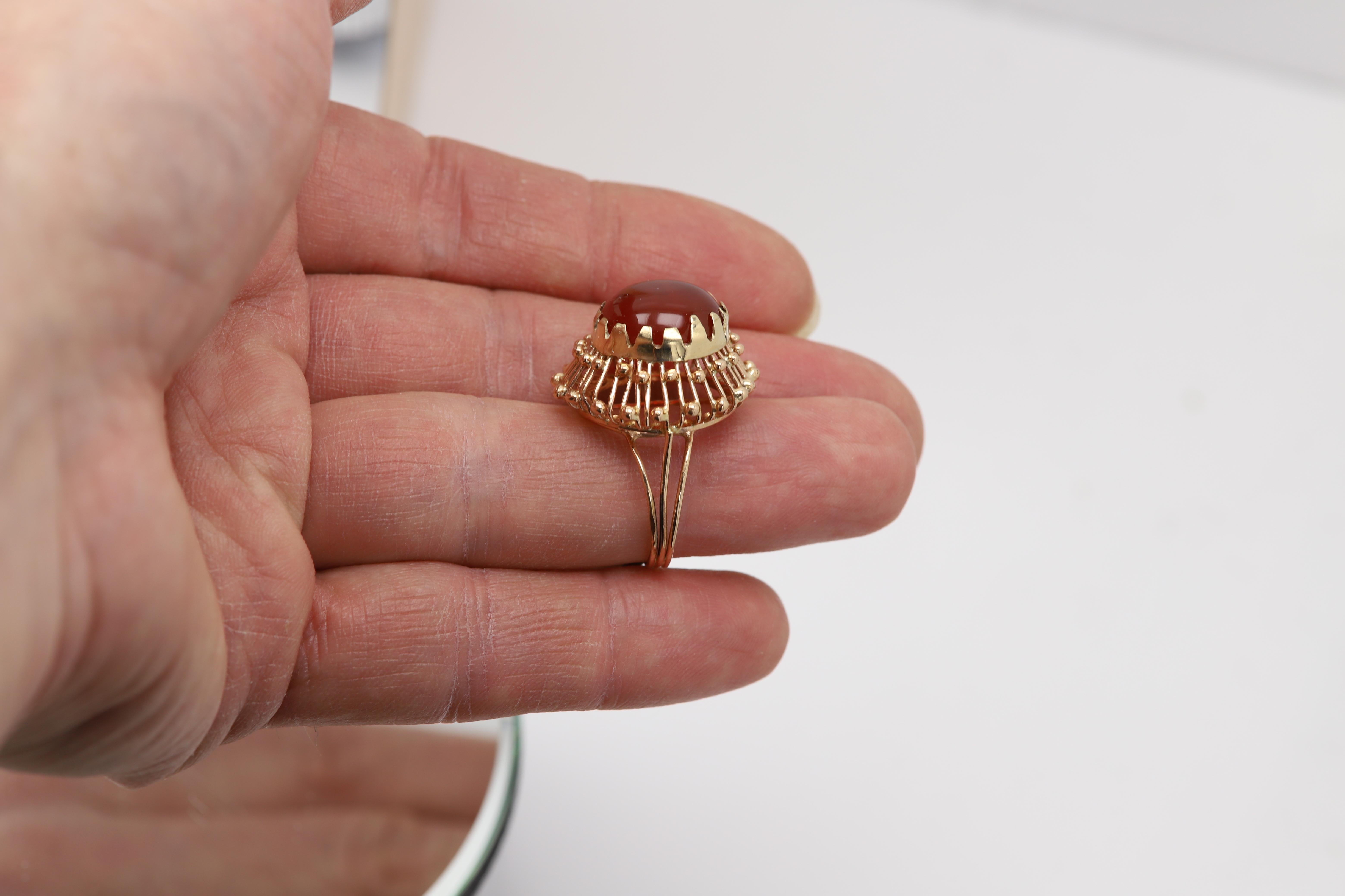 Antique Carnelian Ring 14 Karat Rose Gold Round Carnelian circa 1950  For Sale 1