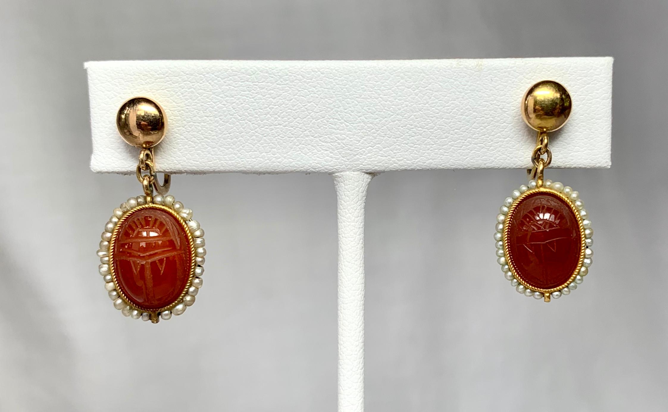 Contemporain Boucles d'oreilles anciennes en forme de scarabée en cornaline avec perles en or de style néo-égyptien en vente