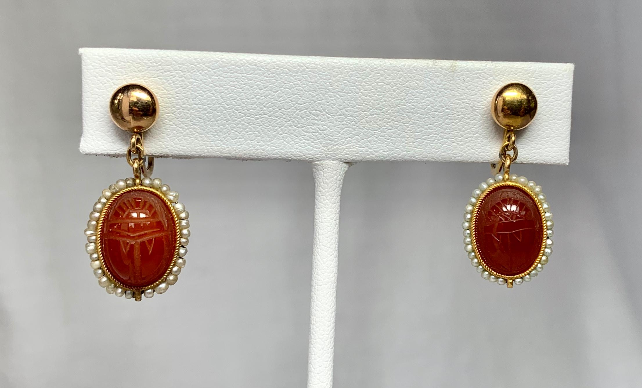 Taille ovale Boucles d'oreilles anciennes en forme de scarabée en cornaline avec perles en or de style néo-égyptien en vente