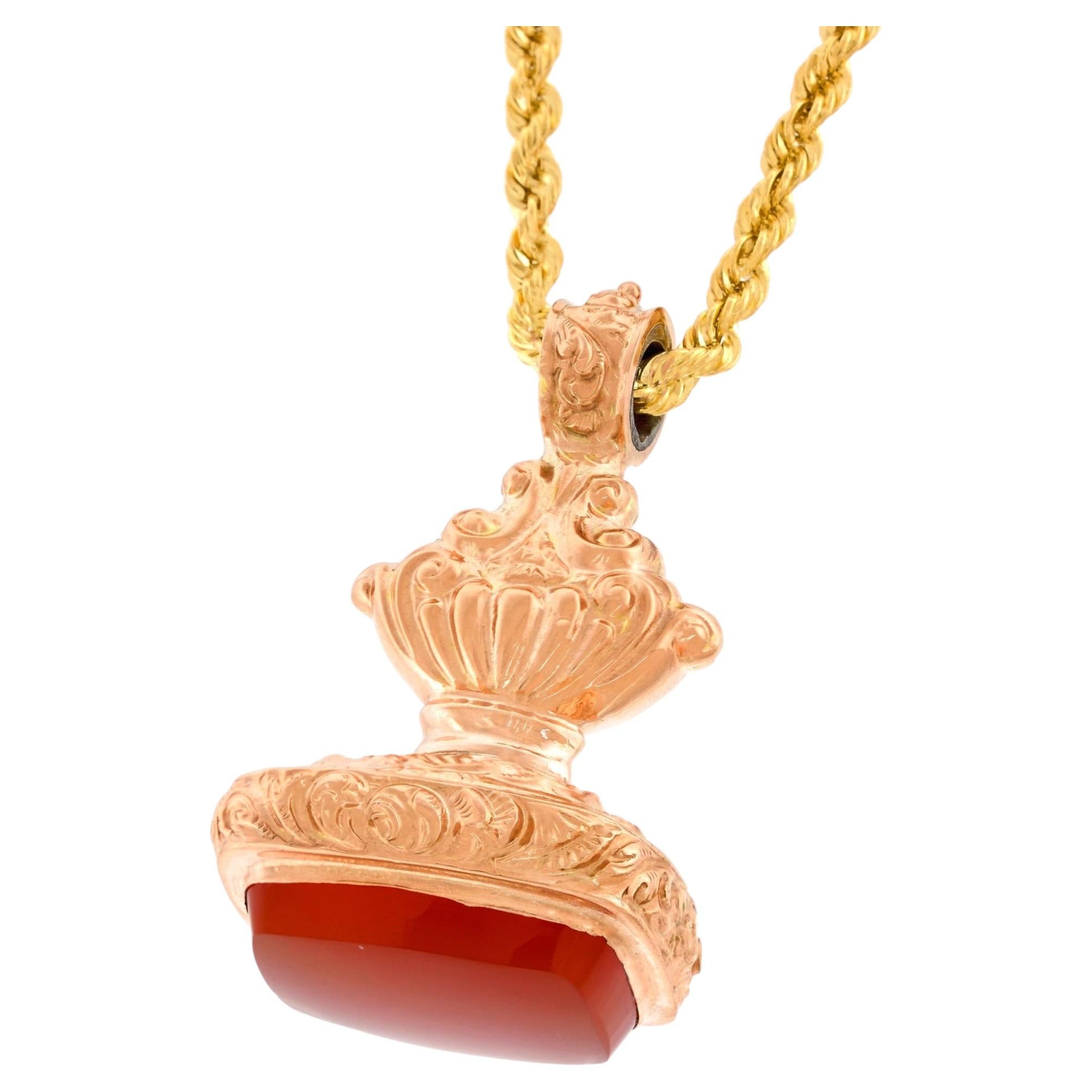 Pendentif ancien en or serti de cornaline
